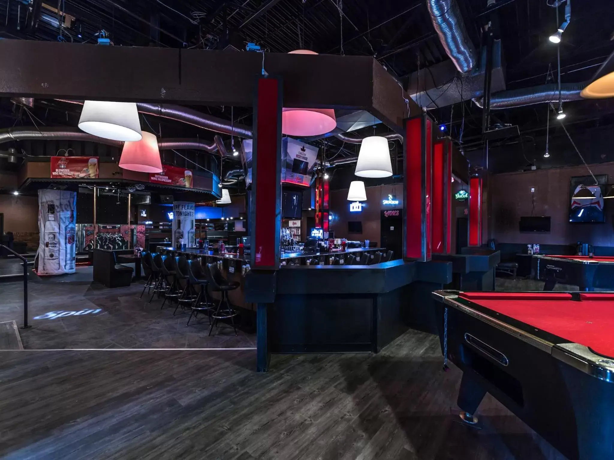 Nightclub / DJ, Lounge/Bar in Heritage Inn Hotel & Convention Centre - Brooks