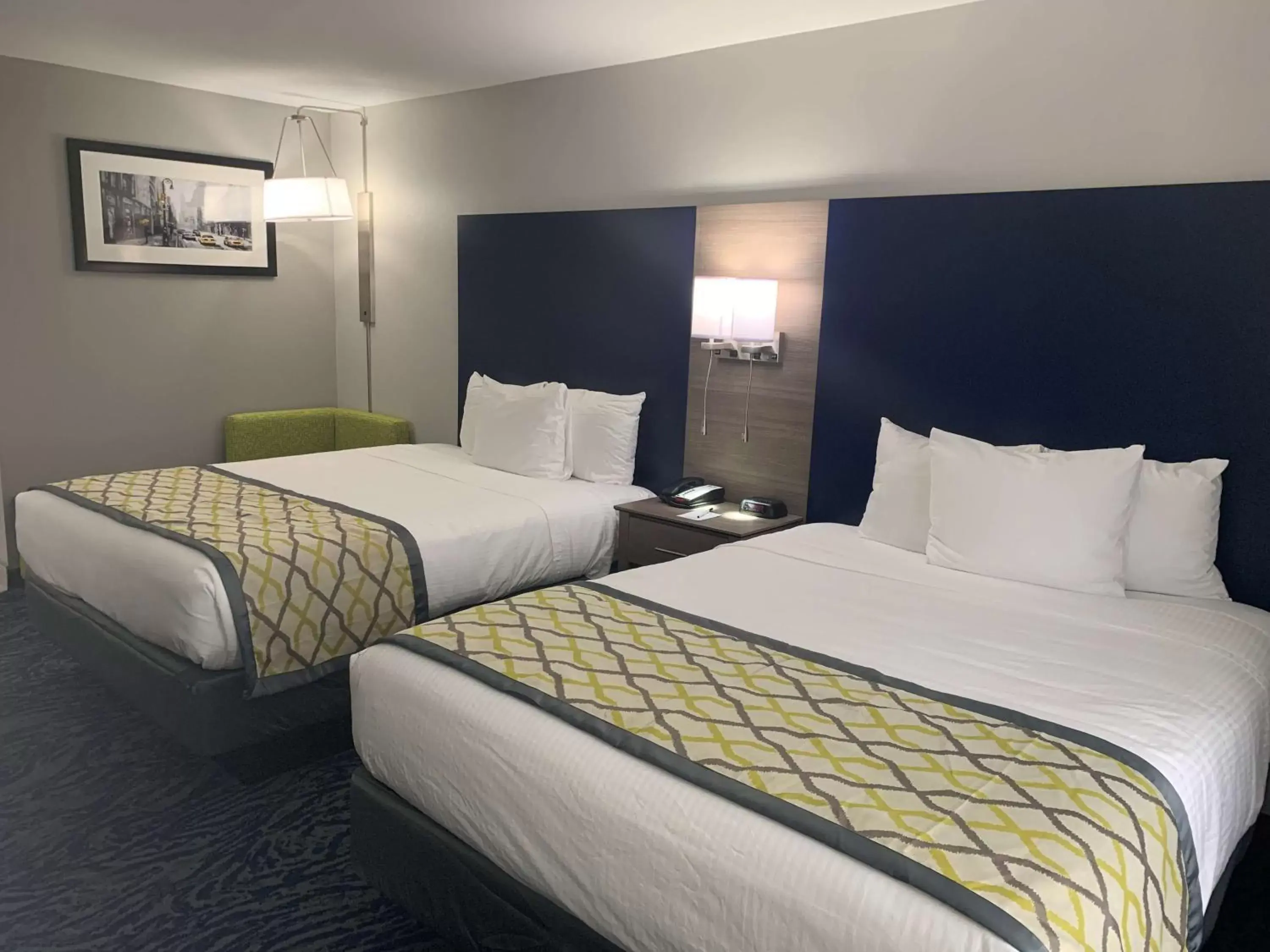 Photo of the whole room, Bed in Best Western Knoxville Airport / Alcoa, TN