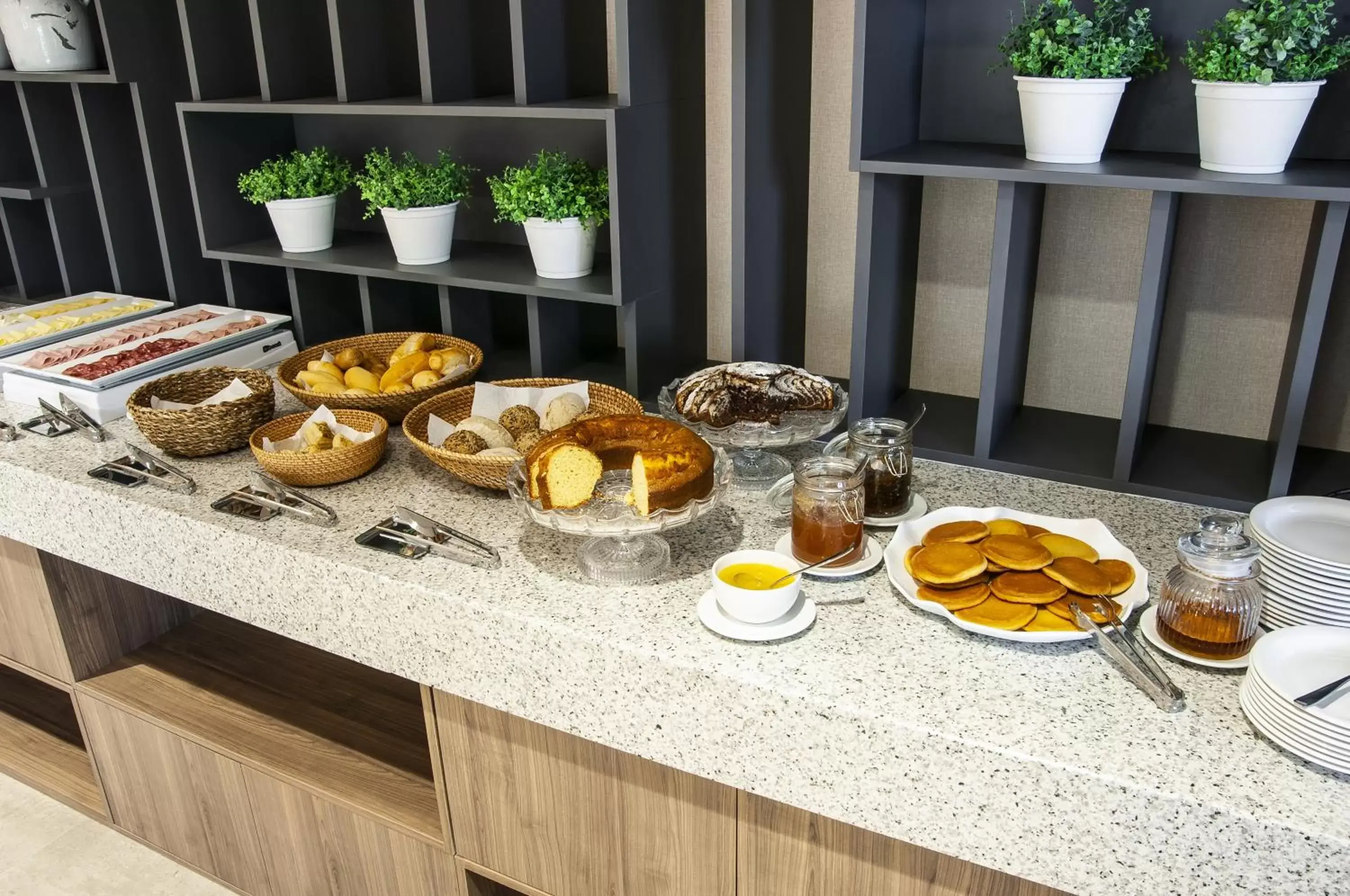 Breakfast in Holiday Inn Express - Farroupilha, um Hotel IHG