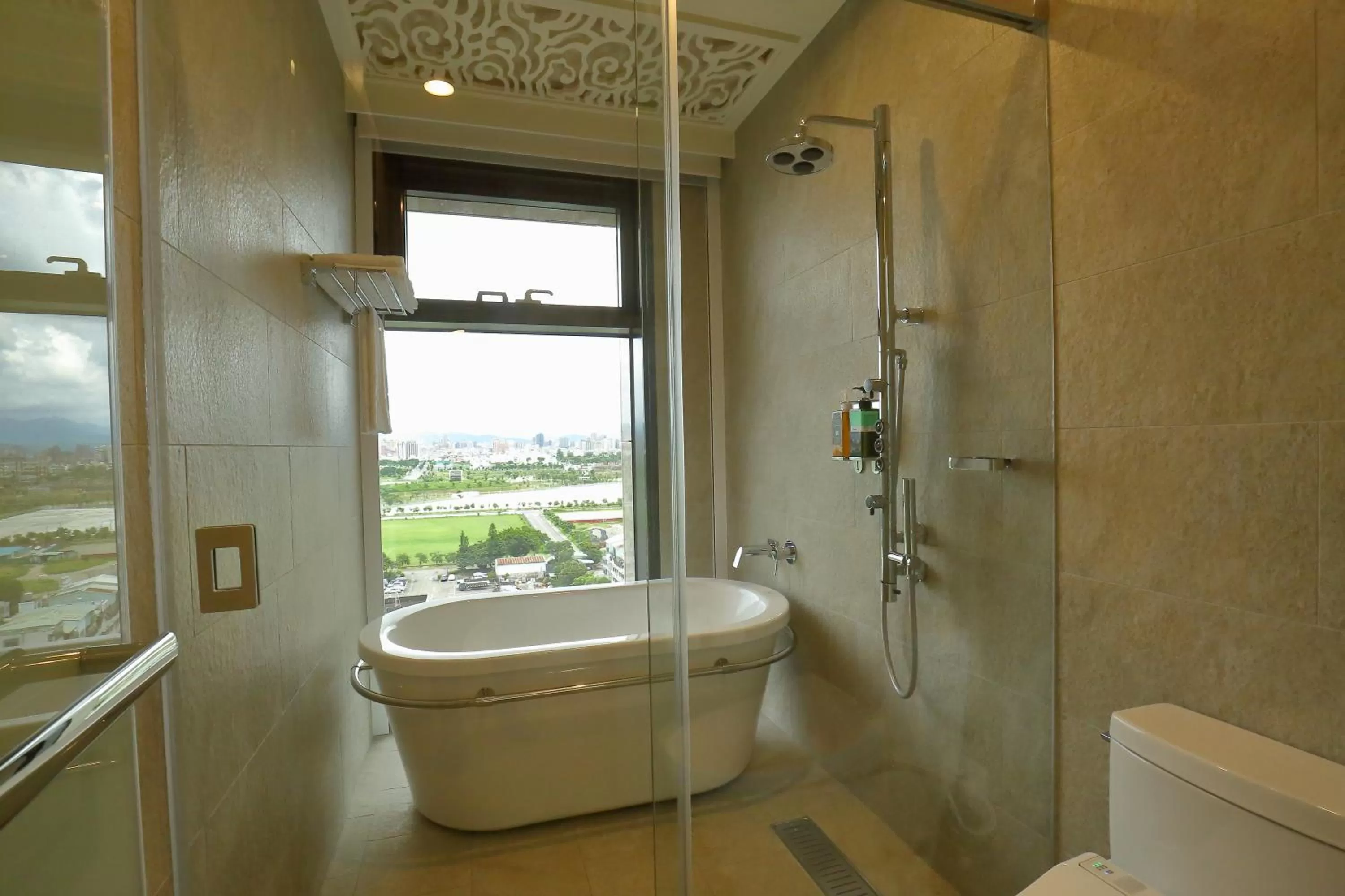 Shower in Kloud Hotel