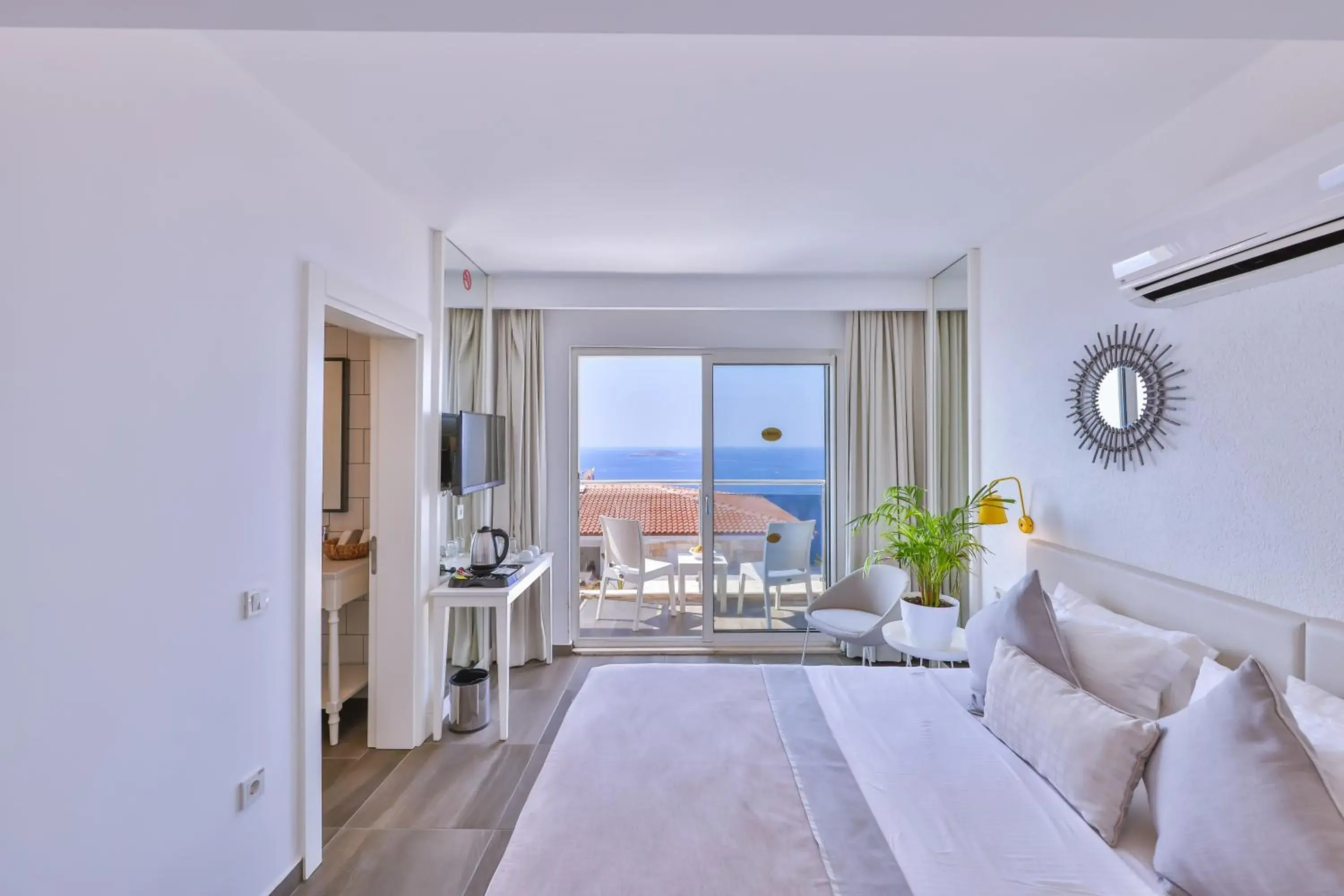 Deluxe Double Room with Sea View in La Kumsal Hotel Deluxe Double Room with Sea View in La Kumsal Hotel