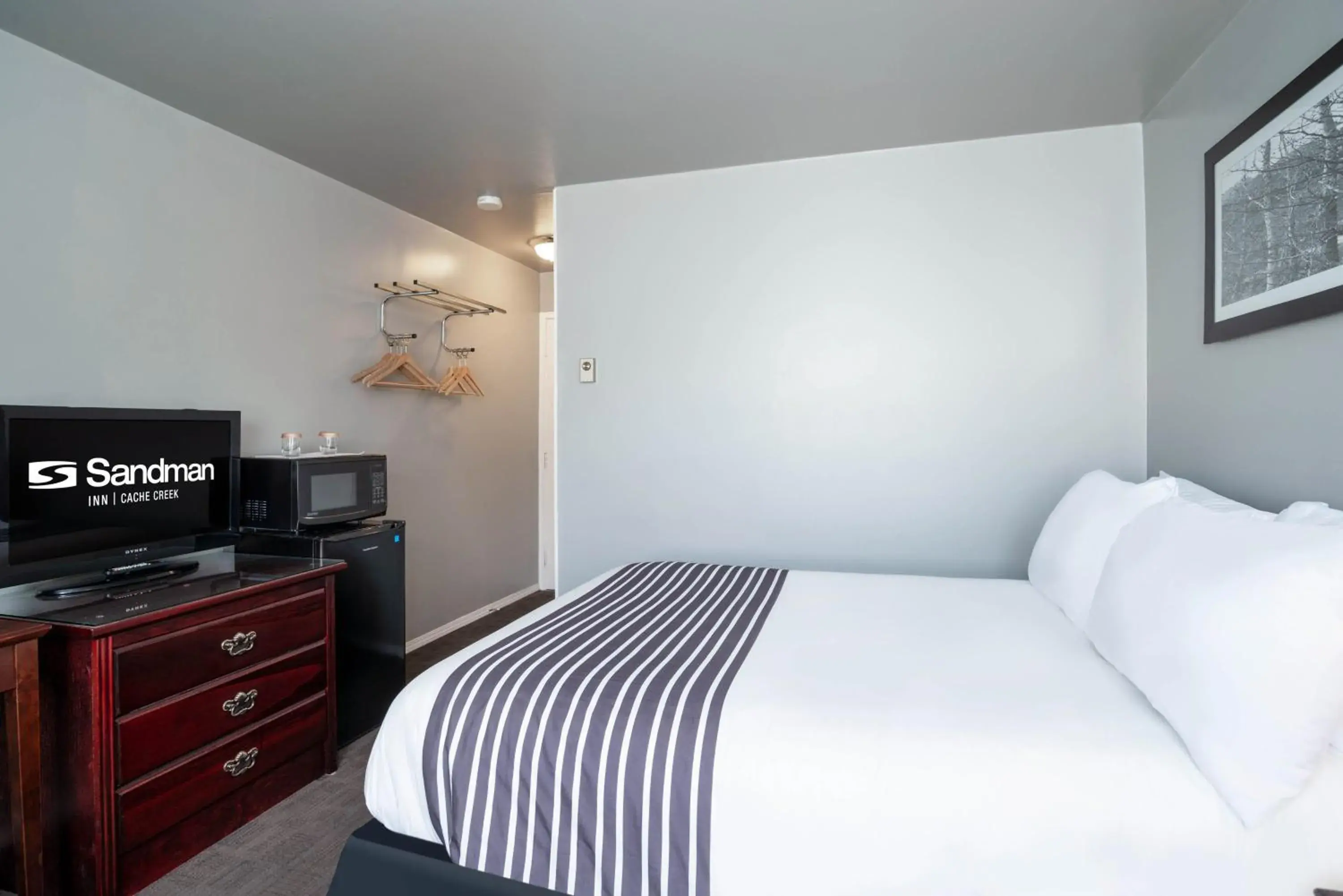 Photo of the whole room, Bed in Sandman Inn Cache Creek Photo of the whole room, Bed in Sandman Inn Cache Creek