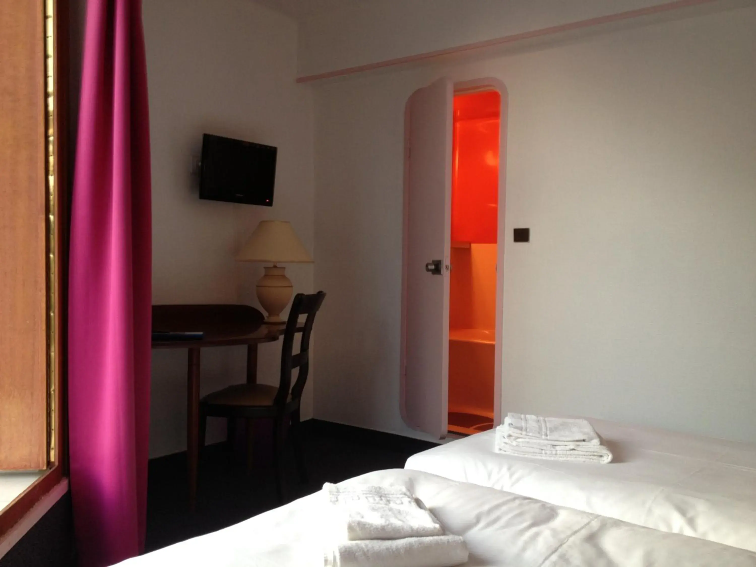 Photo of the whole room, Bed in Hotel Couleurs Sud