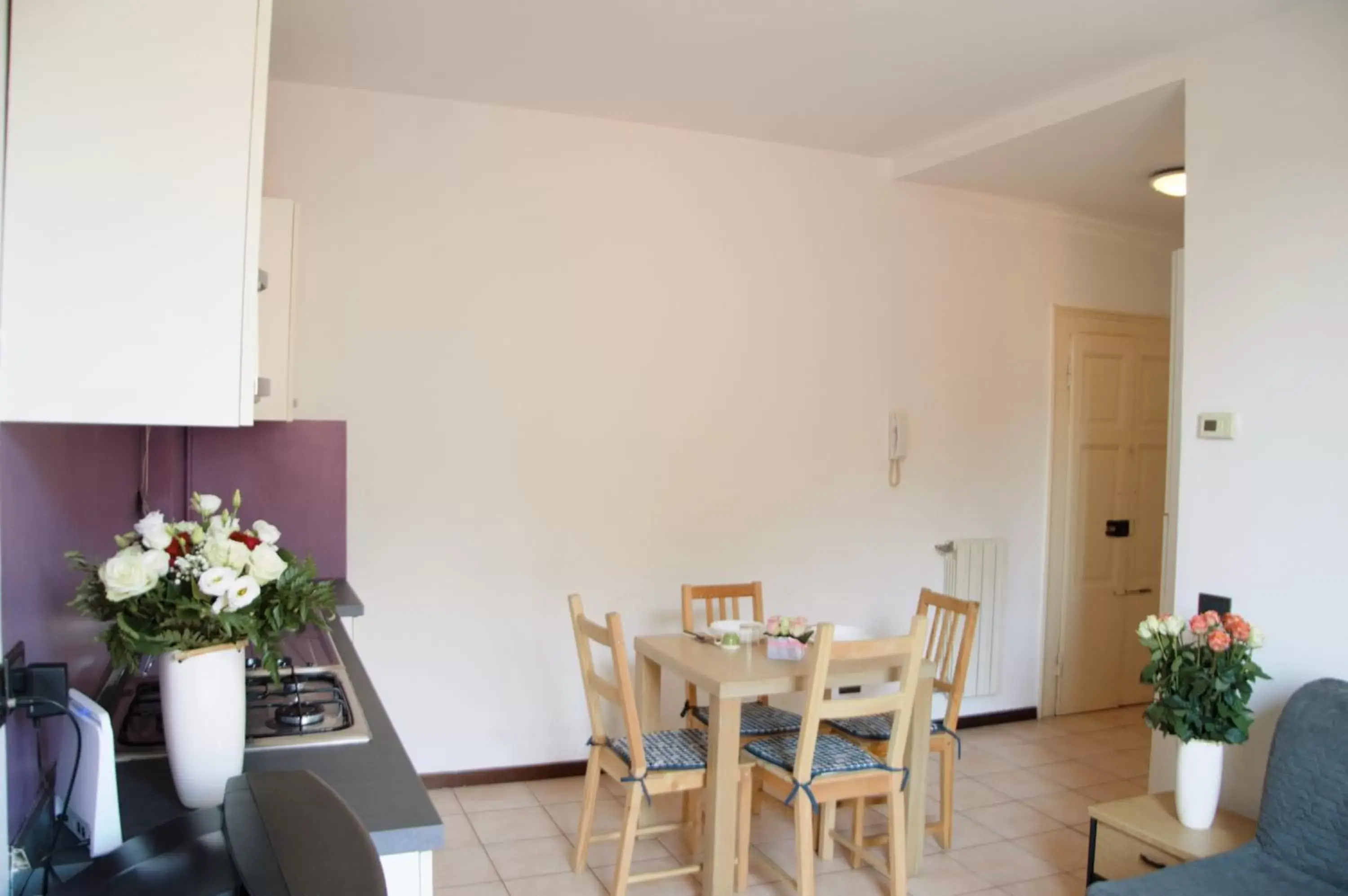 Kitchen or kitchenette, Dining Area in Zaffiro Blu Airport