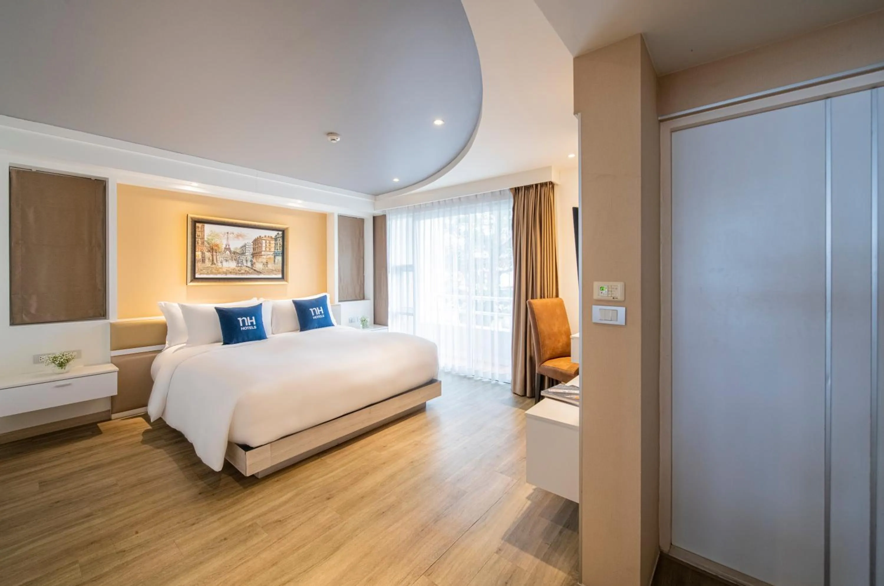 Photo of the whole room, Bed in NH Boat Lagoon Phuket Resort