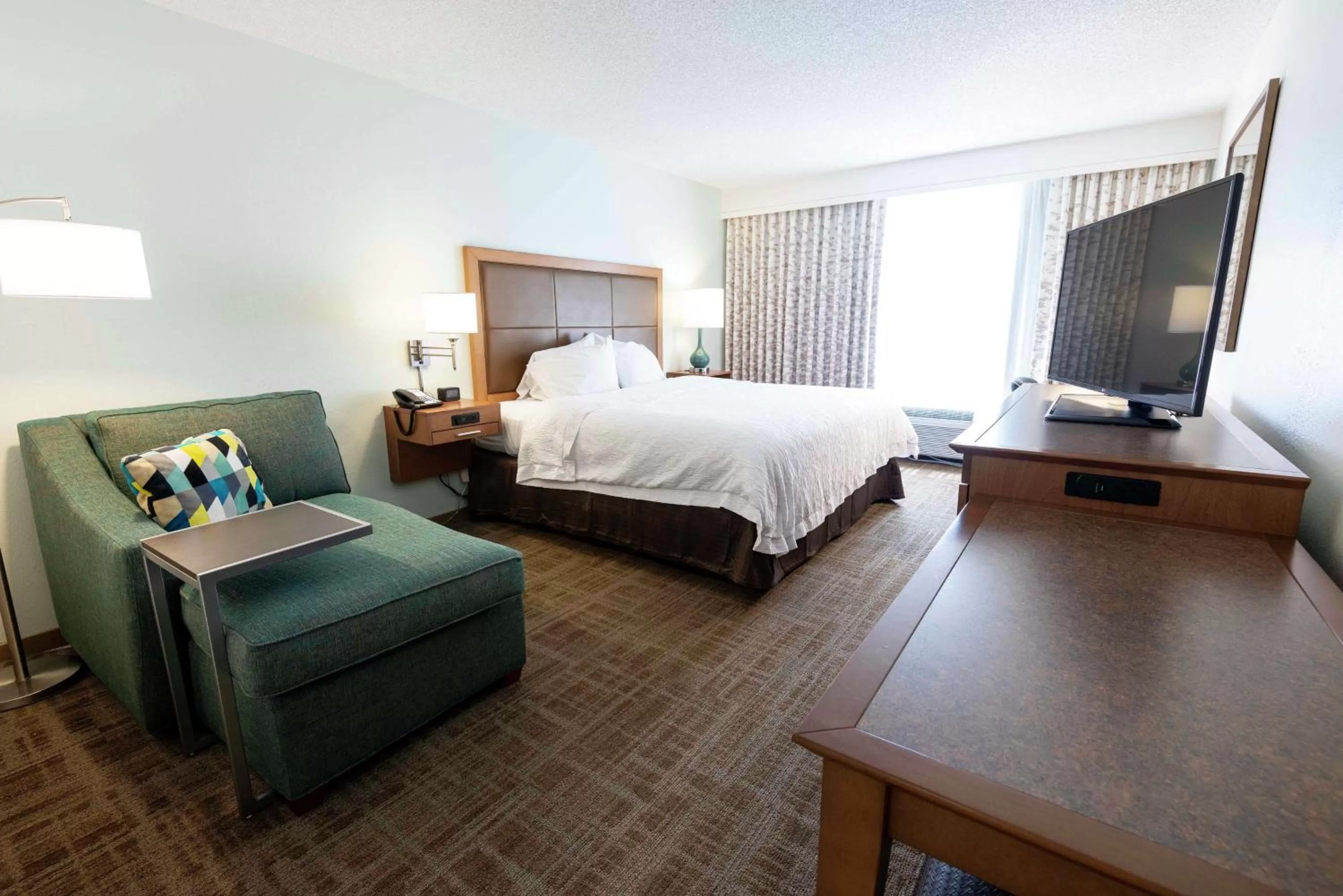 Living room, Bed in Hampton Inn Boca Raton