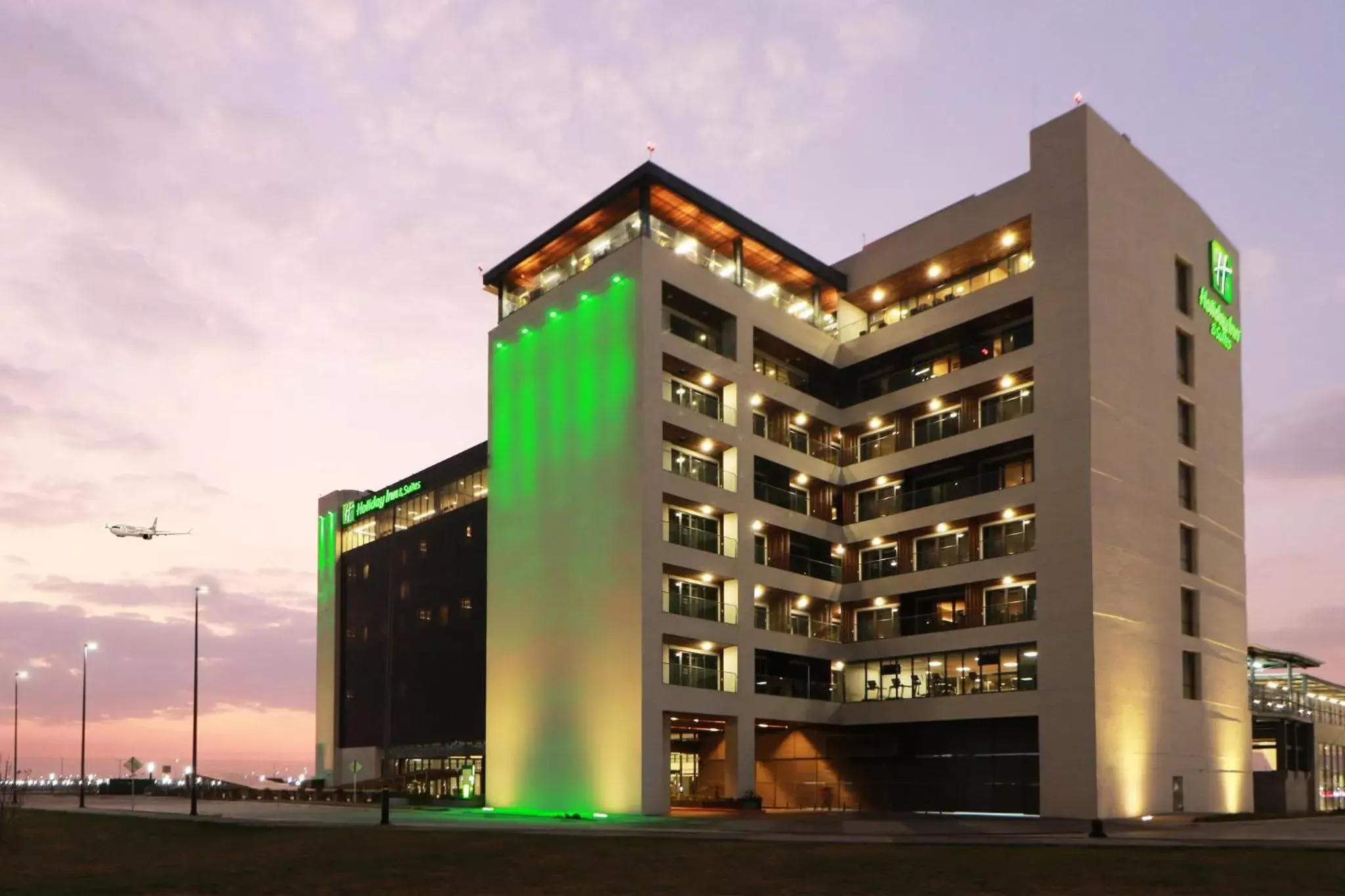 Property Building in Holiday Inn & Suites - Mexico Felipe Angeles Airport, an IHG Hotel