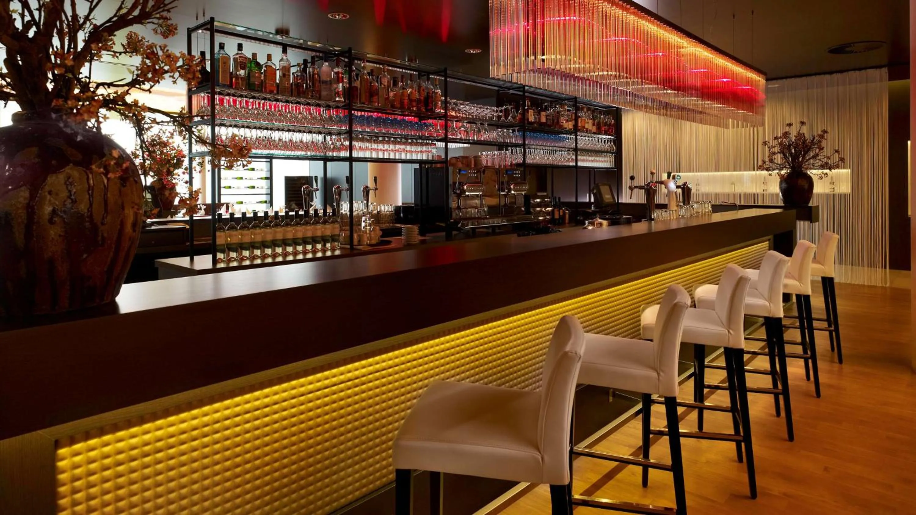 Lounge or bar in Park Plaza Amsterdam Airport