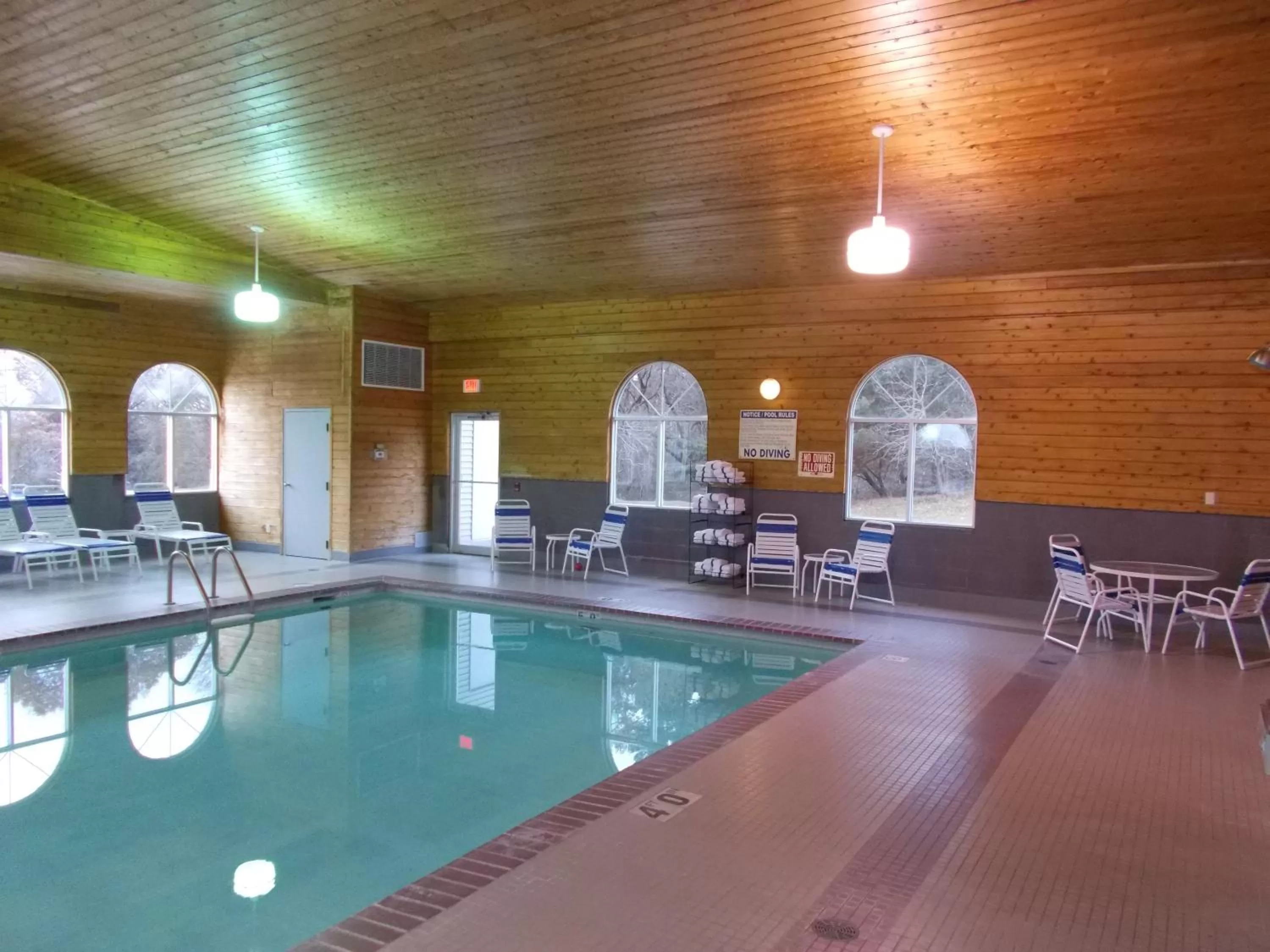 Swimming pool in Northwoods Best Inn - Chetek