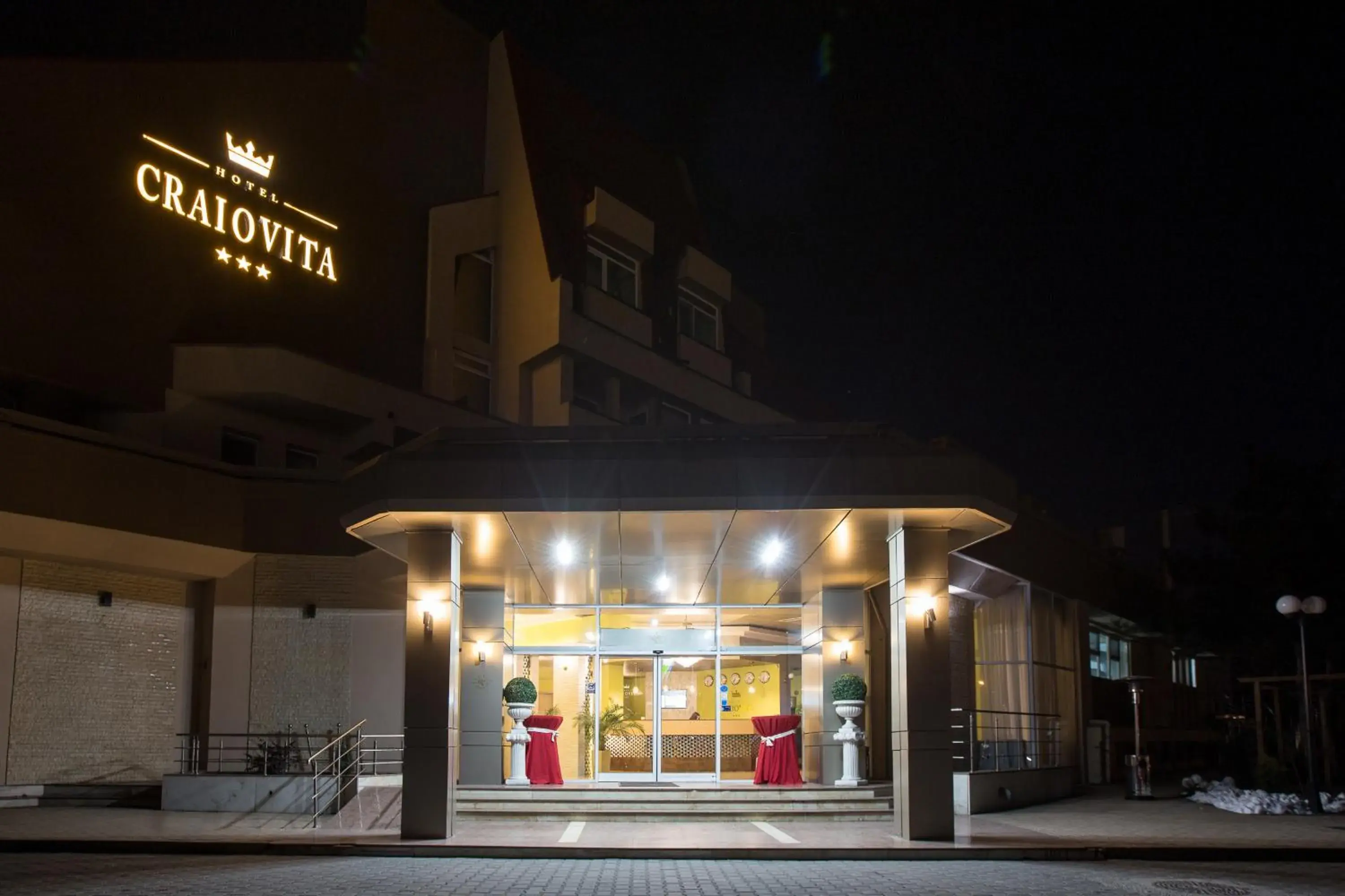 Facade/entrance, Property Building in Hotel Craiovita