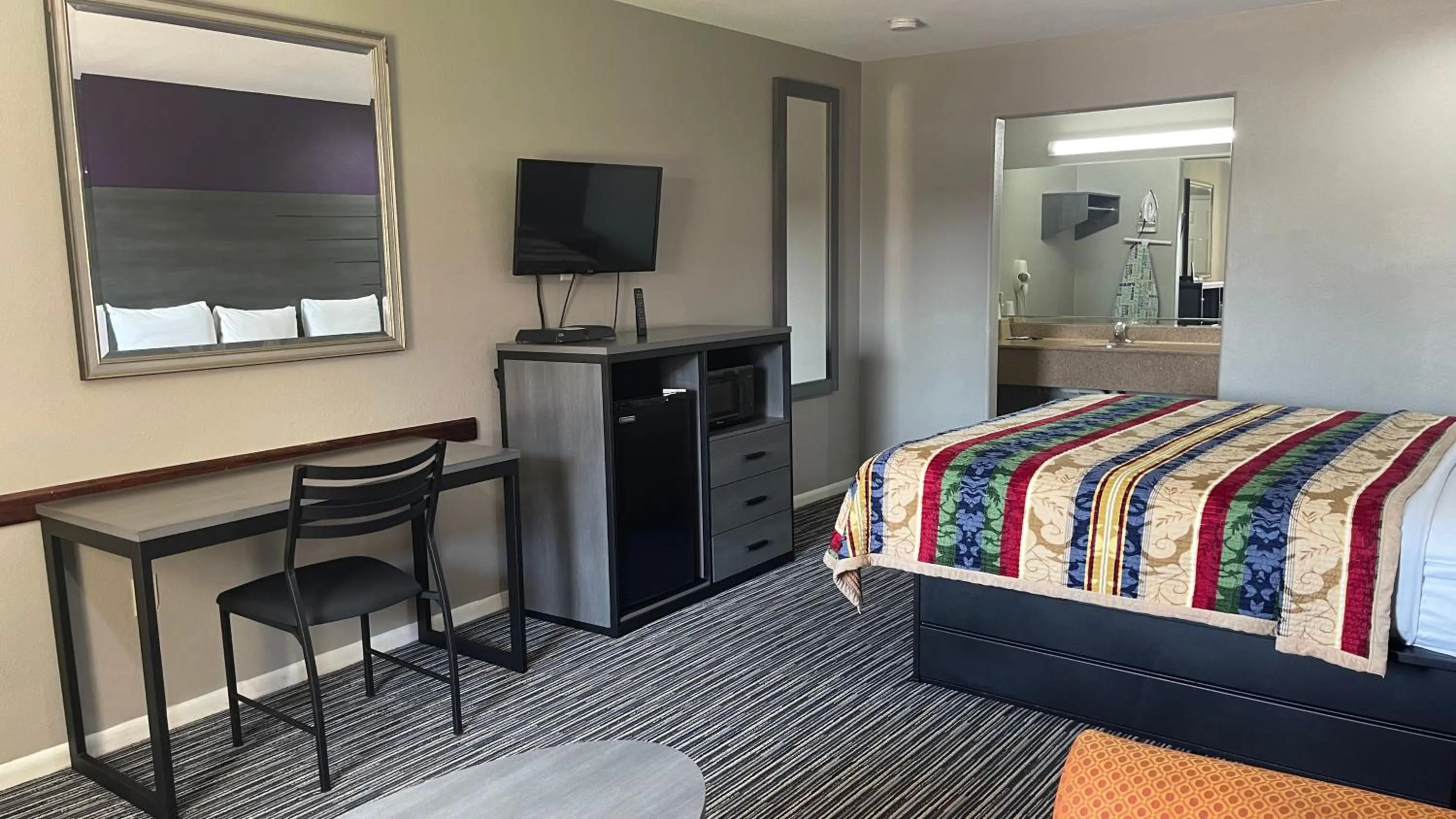 Bed in Executive Inn and Suites Houston