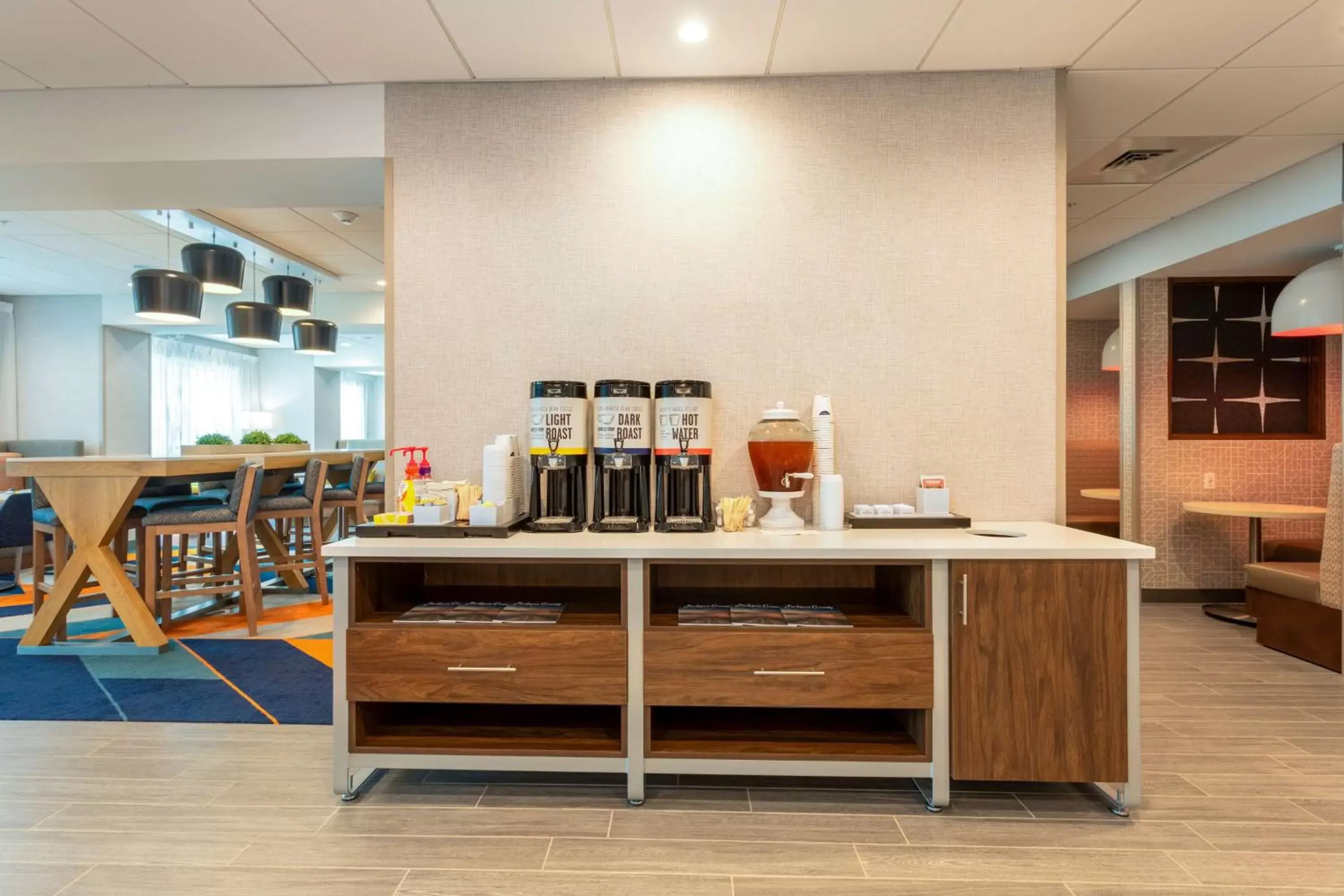 Dining area in Hampton Inn Marianna I-10