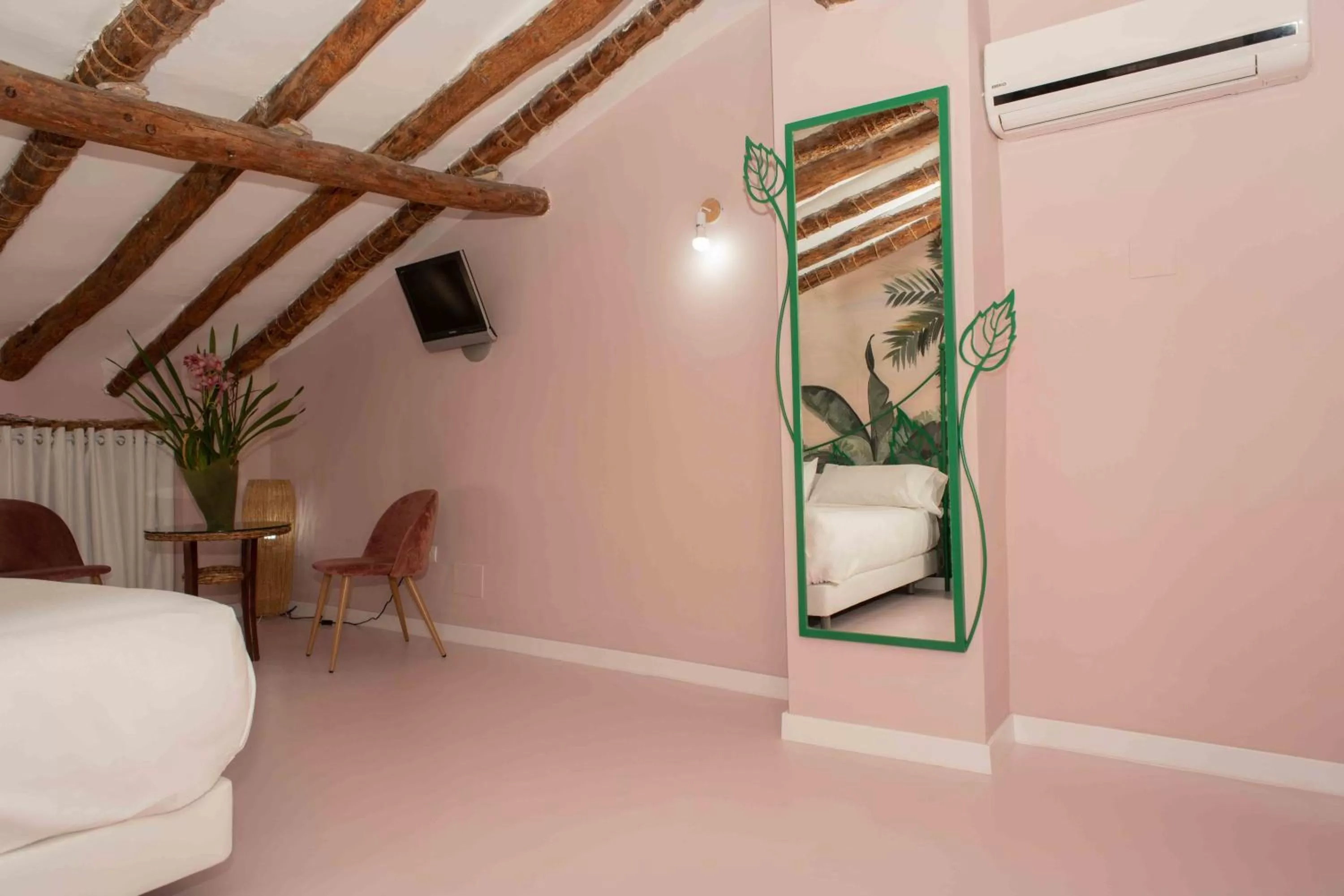 Decorative detail, Bed in Hotel Almunia