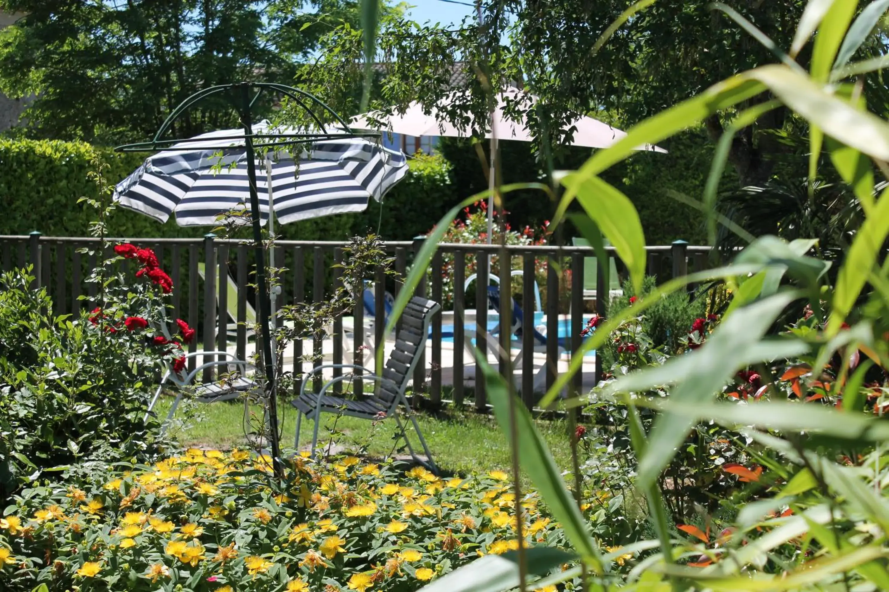 Property building in Logis Hotels- Auberge de la Tour - Hôtel et restaurant Property building in Logis Hotels- Auberge de la Tour - Hôtel et restaurant