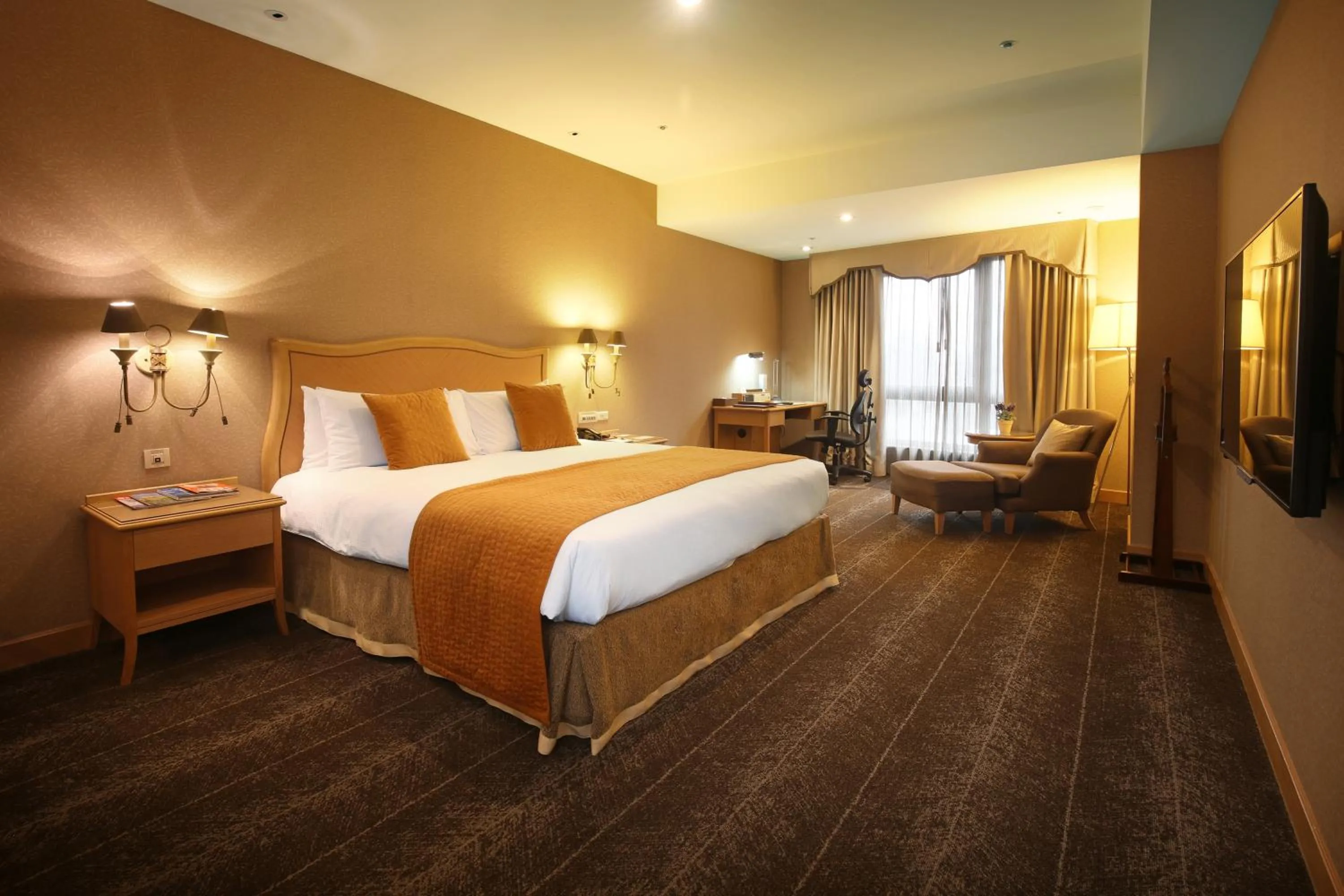 Photo of the whole room, Bed in Chateau de Chine Xinzhuang