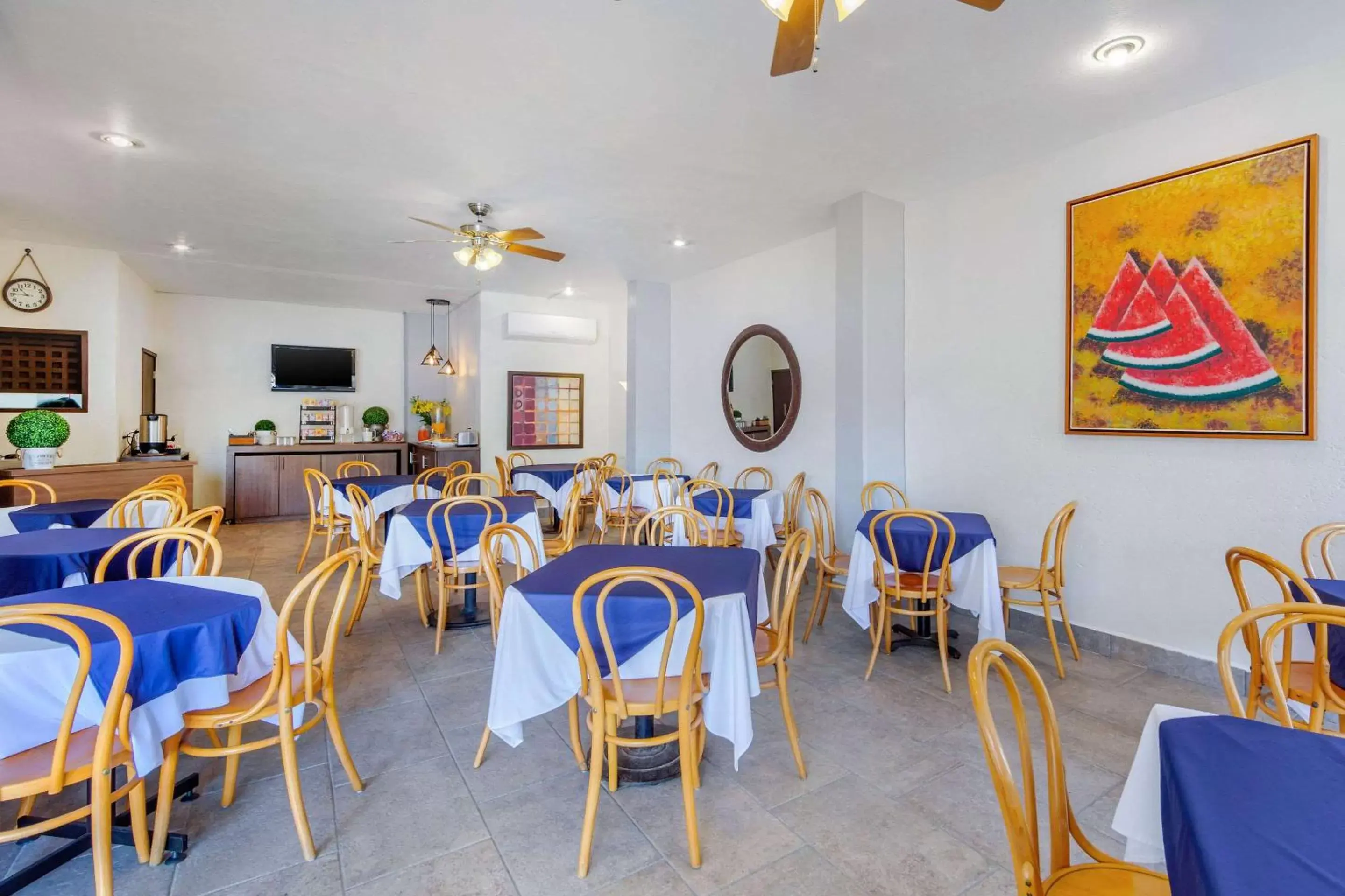 Restaurant/Places to Eat in Comfort Inn Tampico