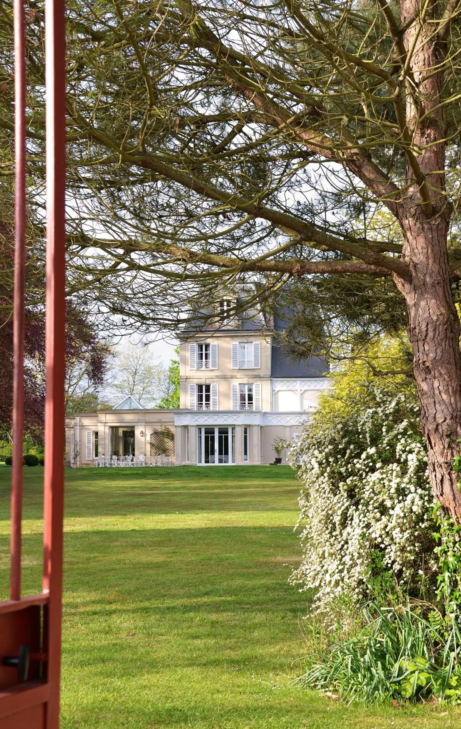 Property building in Chateau La Cheneviere