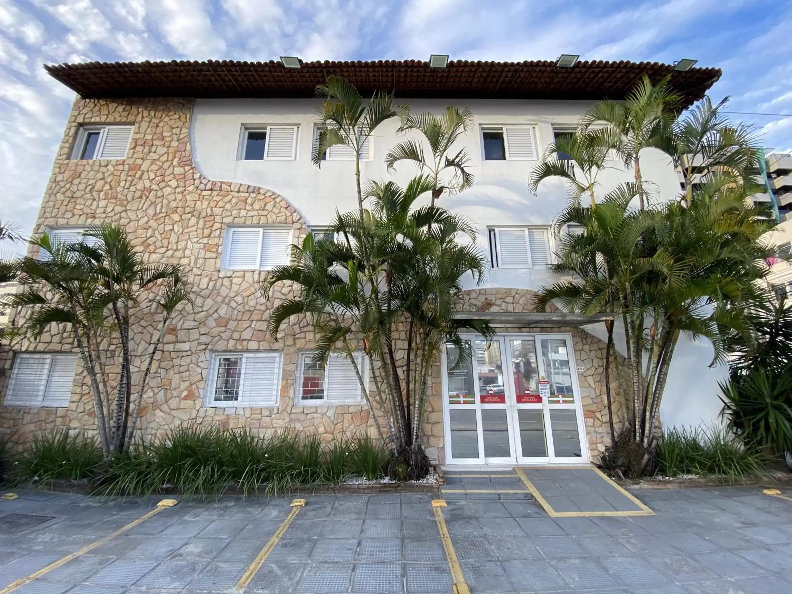 Facade/entrance in Hotel Des Basques Facade/entrance in Hotel Des Basques