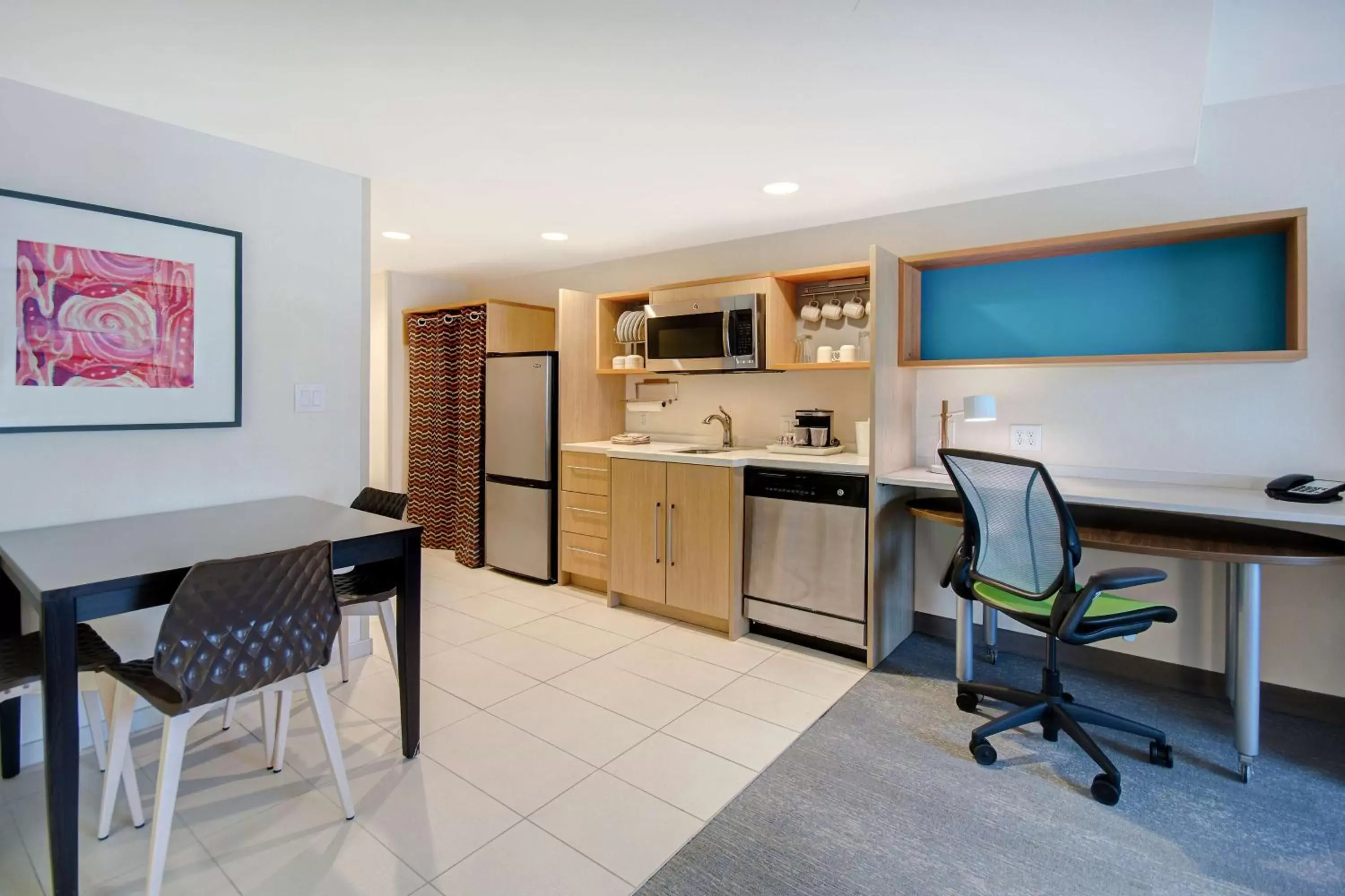 Kitchen or kitchenette, Kitchen/Kitchenette in Home2 Suites By Hilton Waco