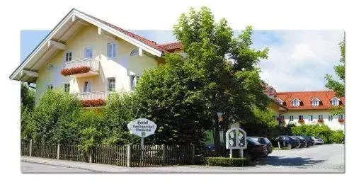 Facade/entrance, Property Building in Hotel Limmerhof