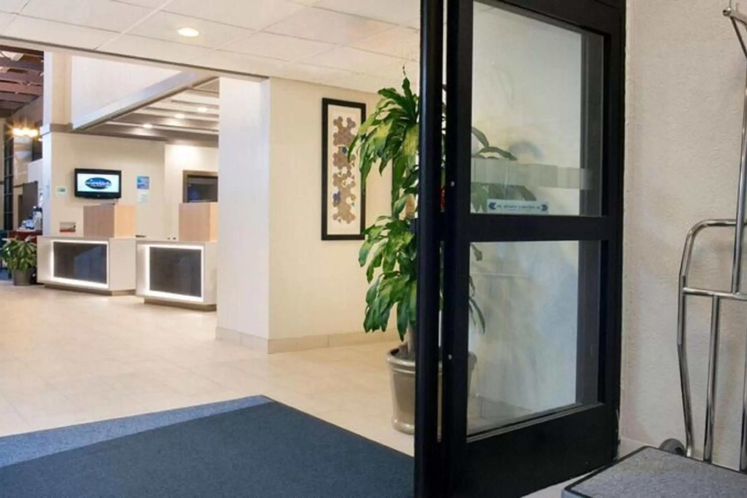 Lobby or reception in Holiday Inn Express Nashville Airport, an IHG Hotel