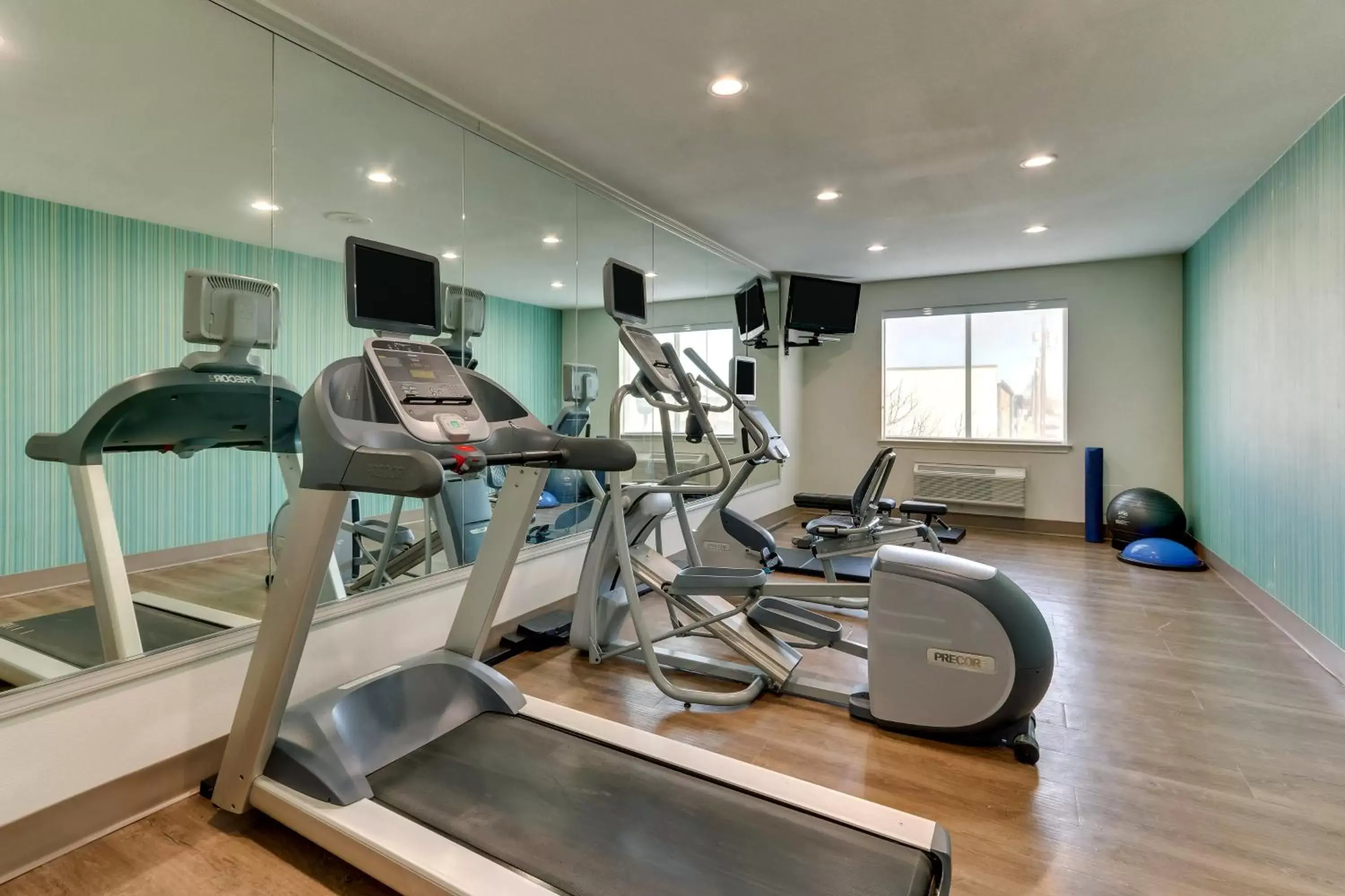 Fitness centre/facilities in Holiday Inn Express Lake Worth NW Loop 820 by IHG Fitness centre/facilities in Holiday Inn Express Lake Worth NW Loop 820 by IHG