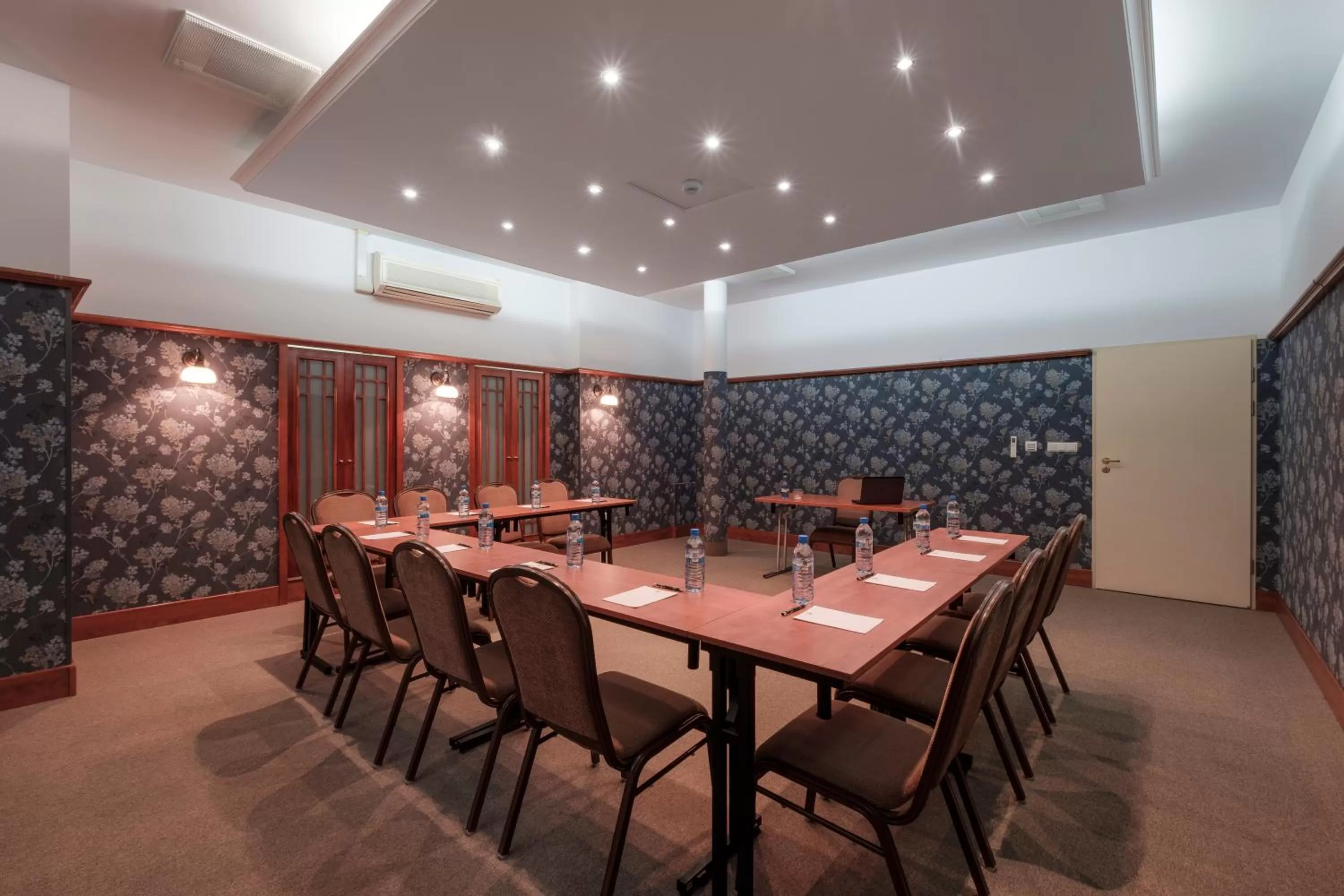 Business facilities in Hotel Hetman