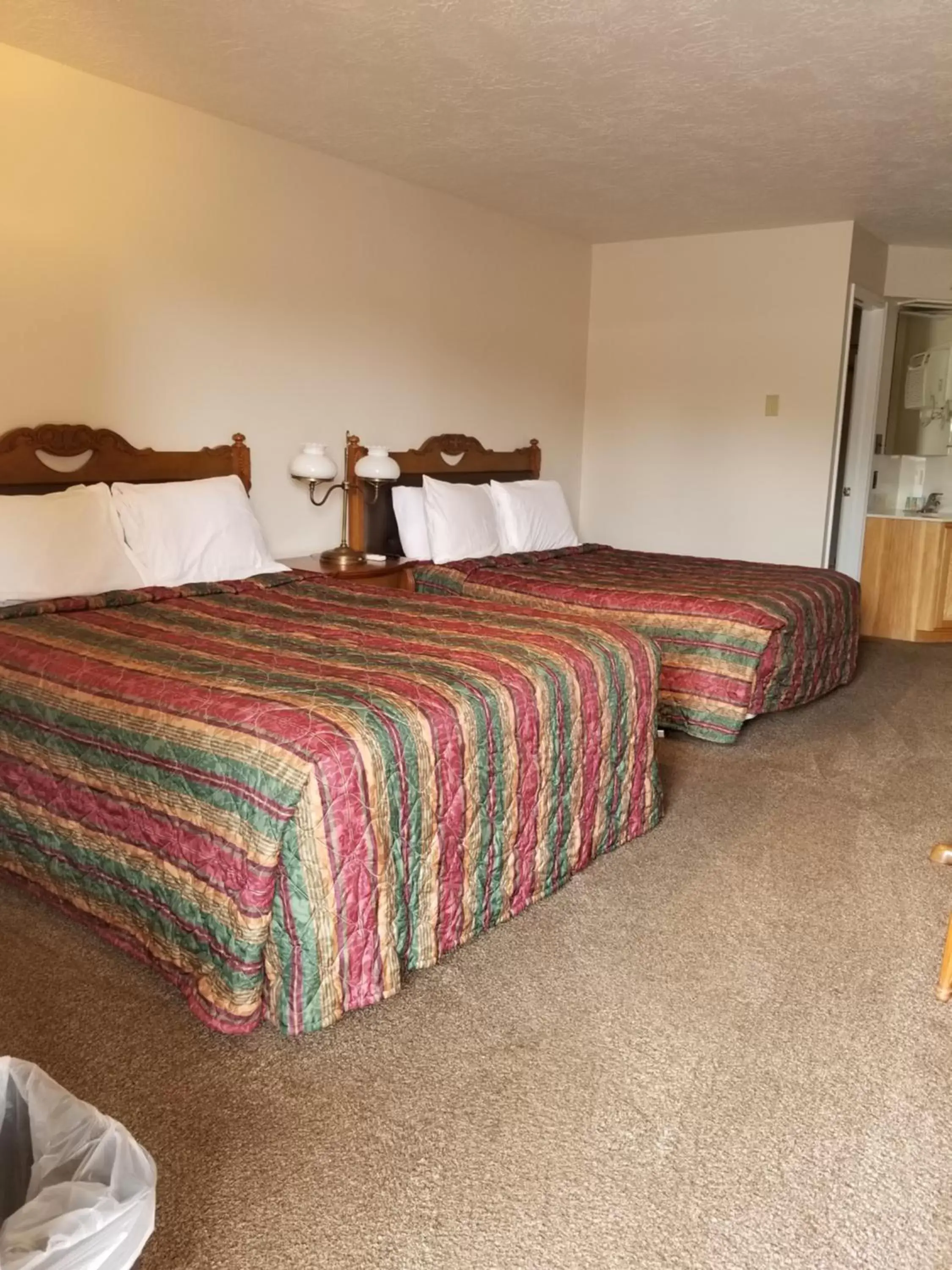 Bed in Plaza Motel