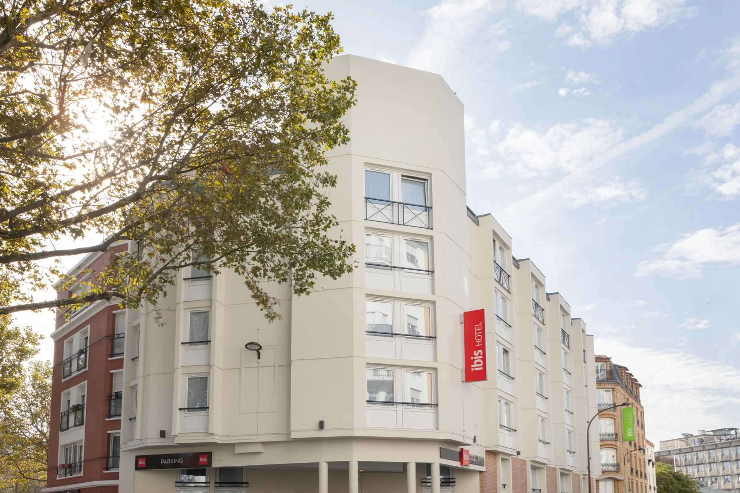 Facade/entrance in ibis Paris Nation Davout