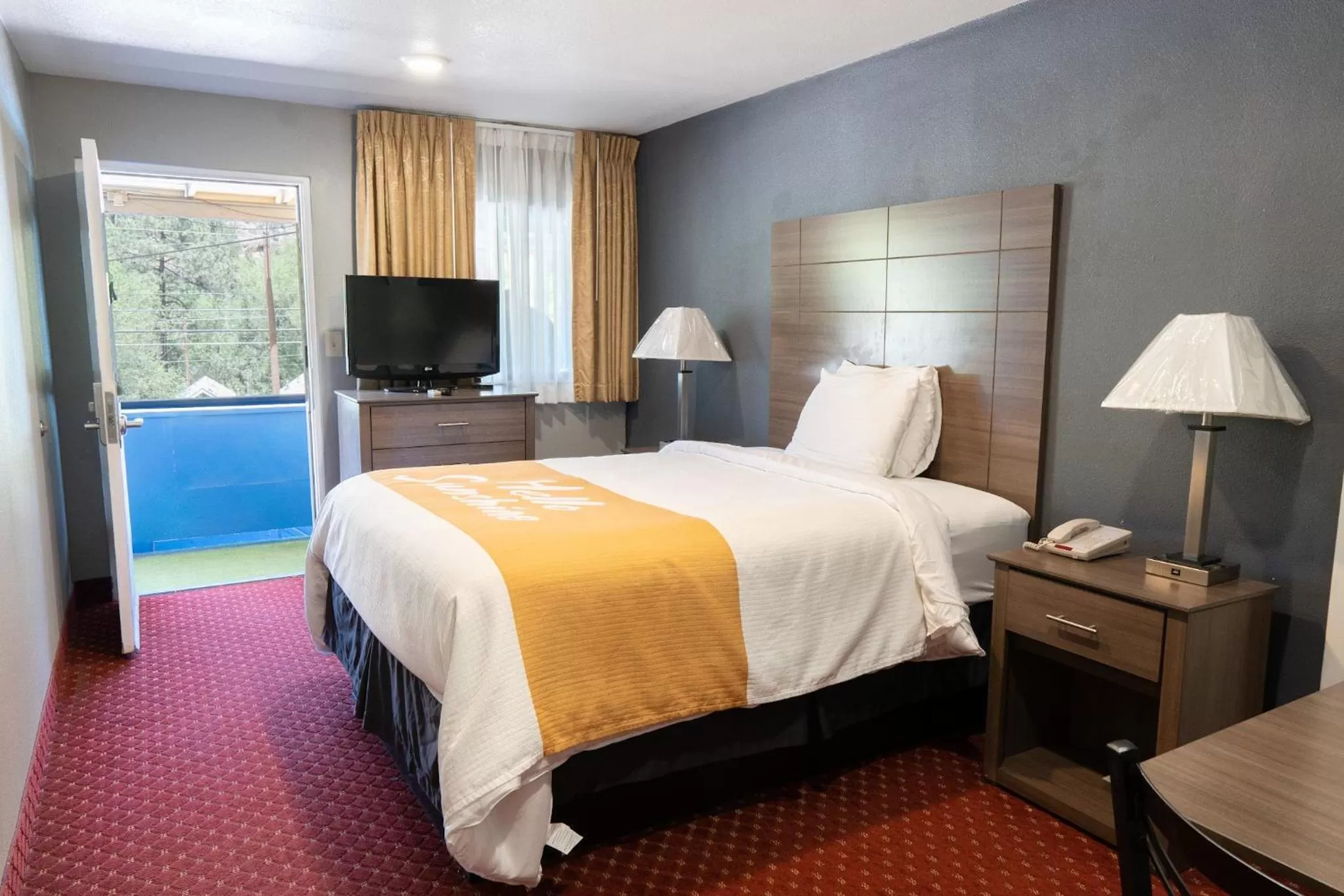 Photo of the whole room, Bed in Budget Lodge