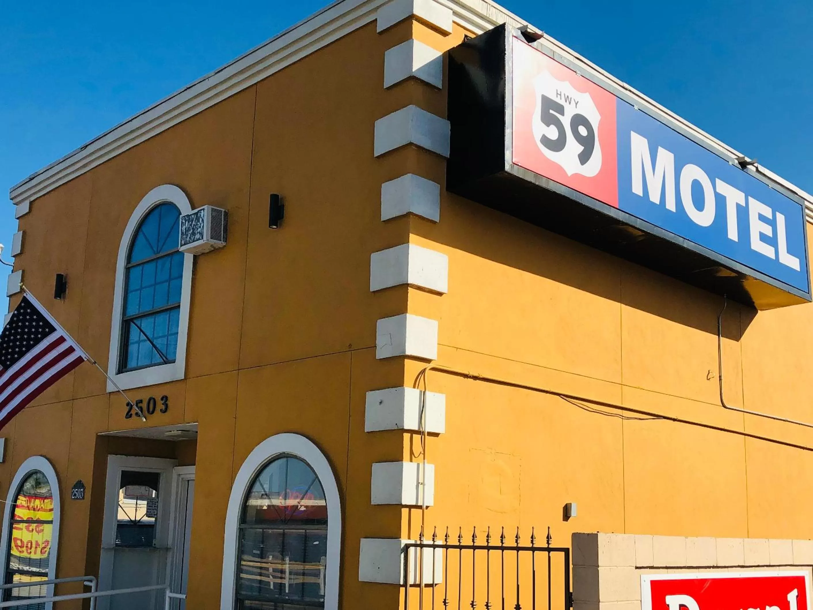 Property building in Hwy 59 Motel Laredo Medical Center