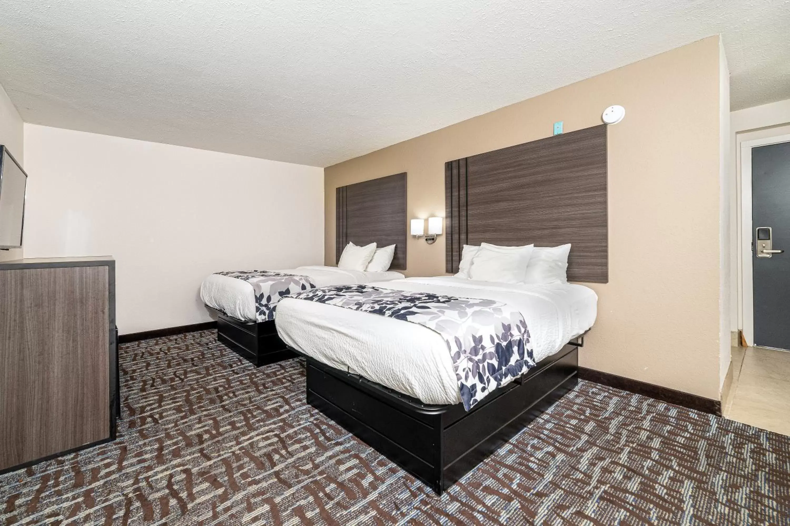 Double Room with Two Double Beds in Bear Creek Inn Gatlinburg, TN Double Room with Two Double Beds in Bear Creek Inn Gatlinburg, TN