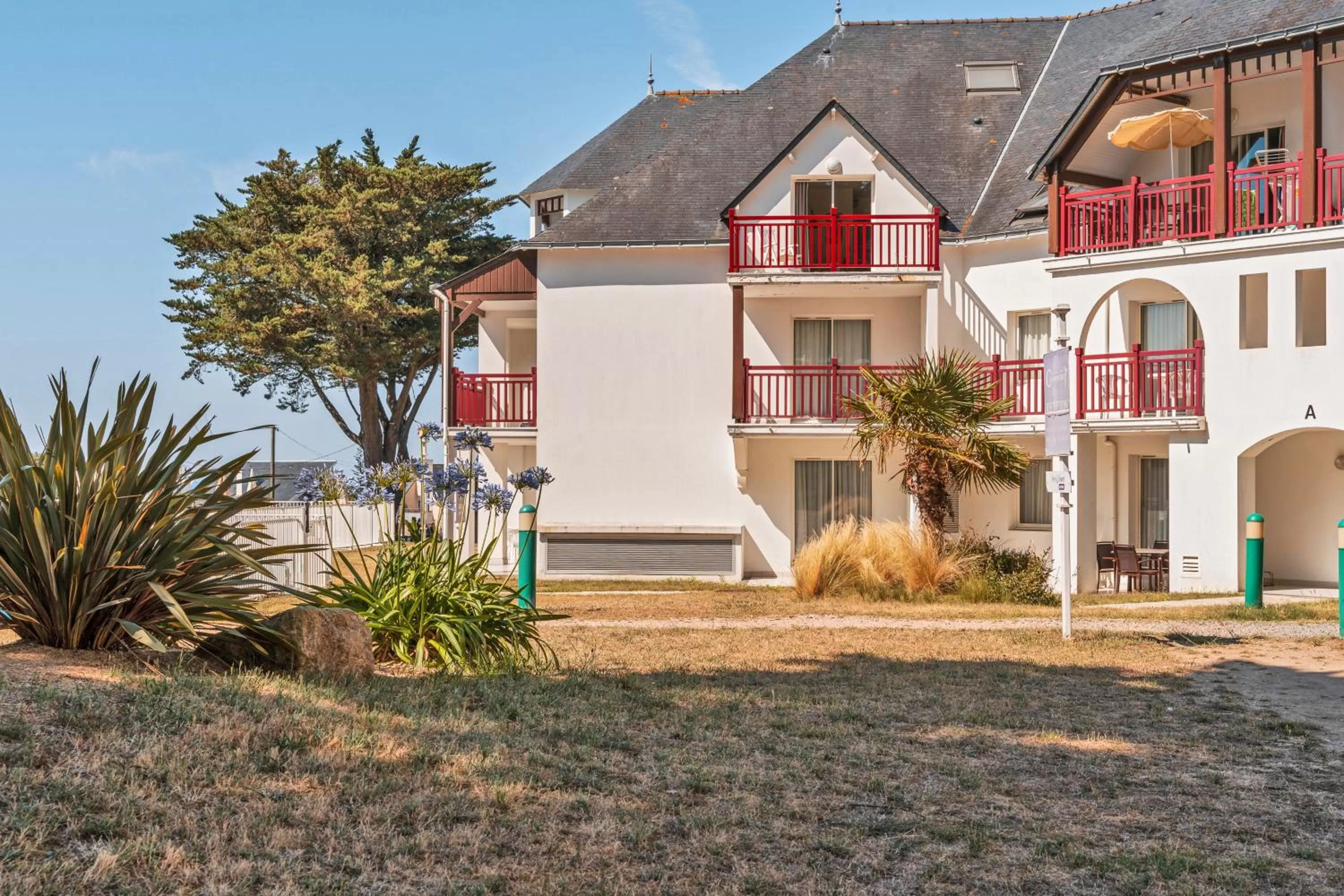 Property building in Résidence Pierre & Vacances Premium Le Domaine de Cramphore