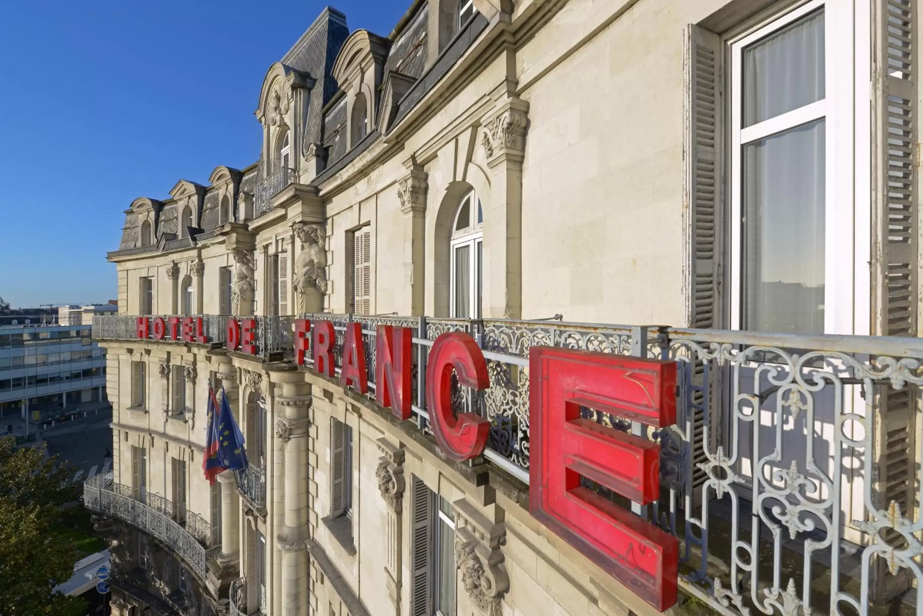 Facade/entrance in Hôtel De France