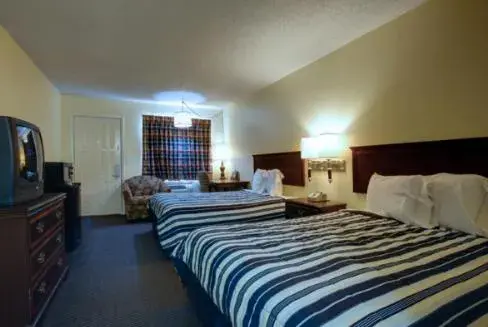 Bedroom, Bed in Americas Best Value Inn Comanche