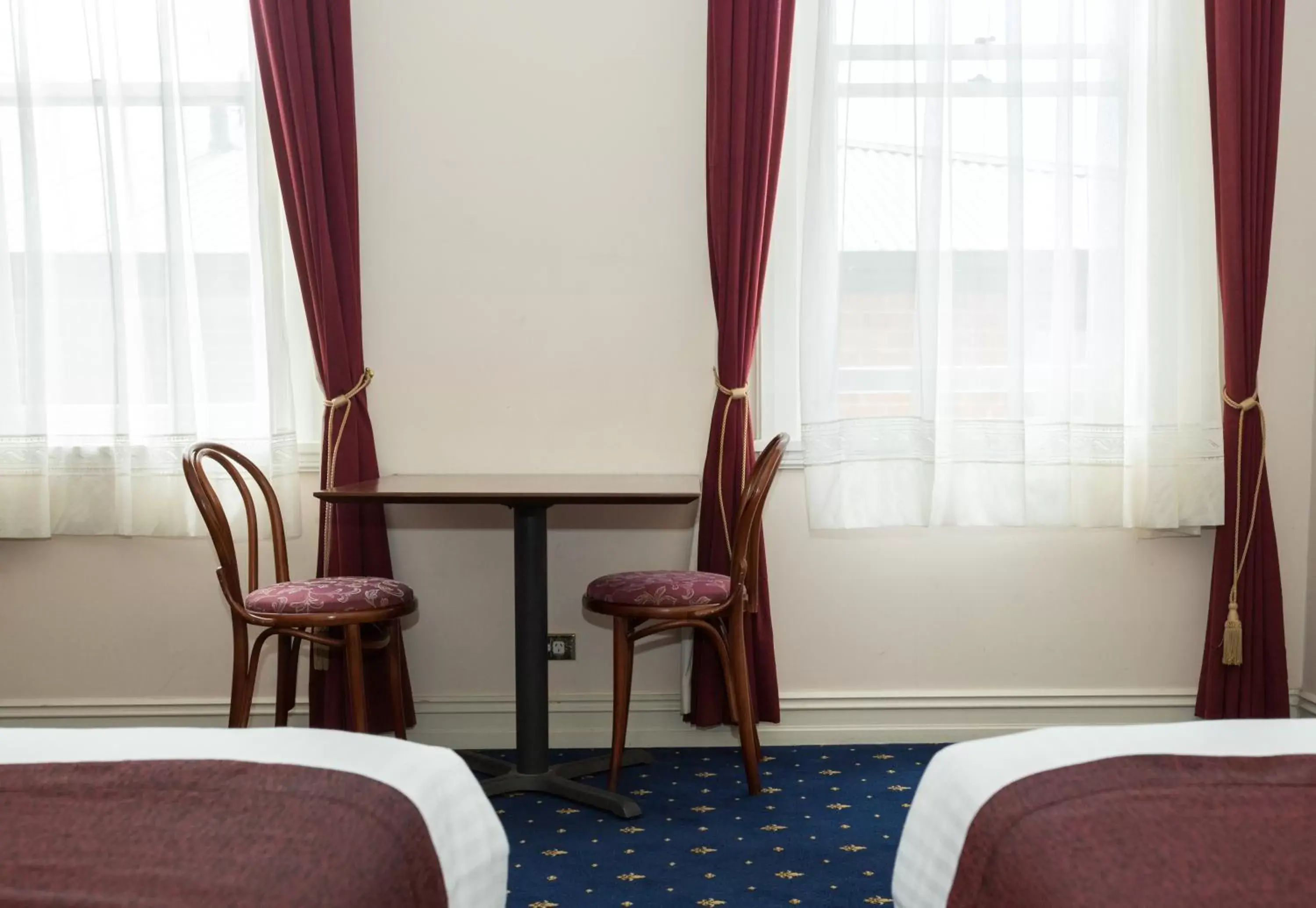 Bed, Seating Area in Palais Royale