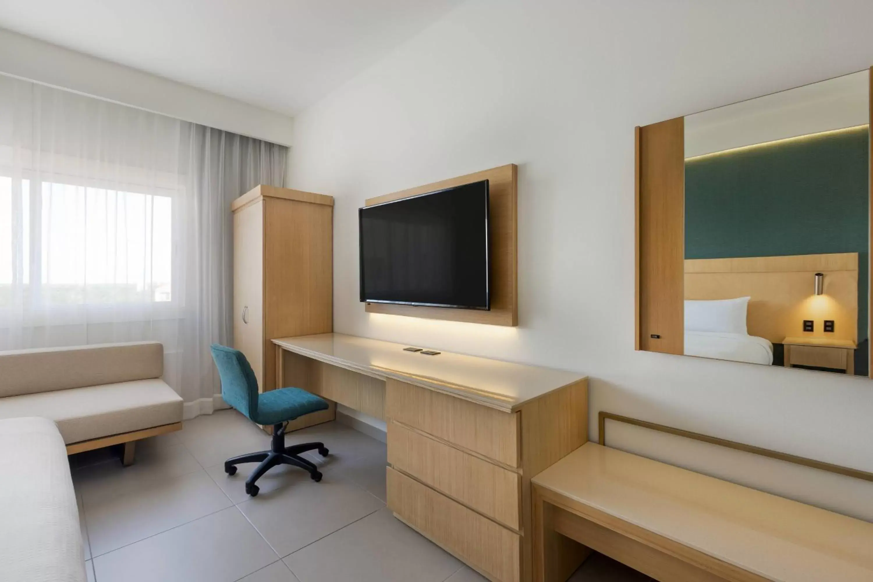 Photo of the whole room, TV/Entertainment Center in Courtyard by Marriott Cancun Airport