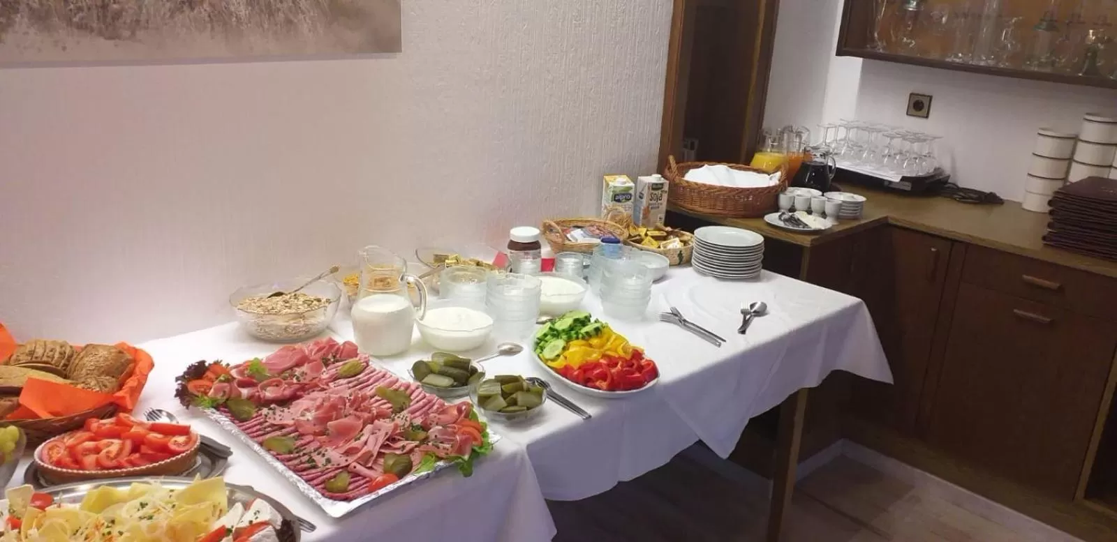 Breakfast in Hotel Eleon