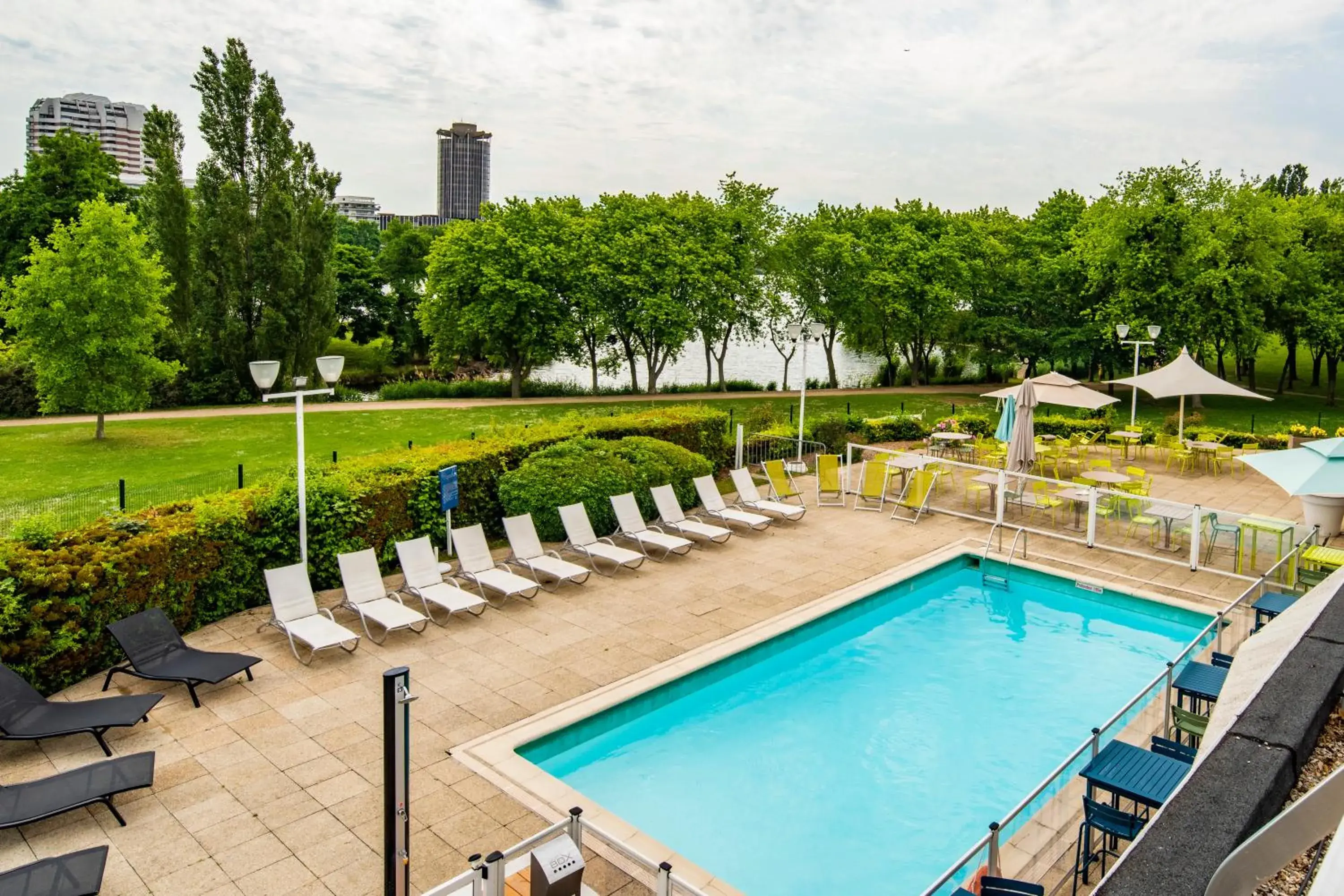 Swimming pool, Pool View in Novotel Paris Créteil Le Lac