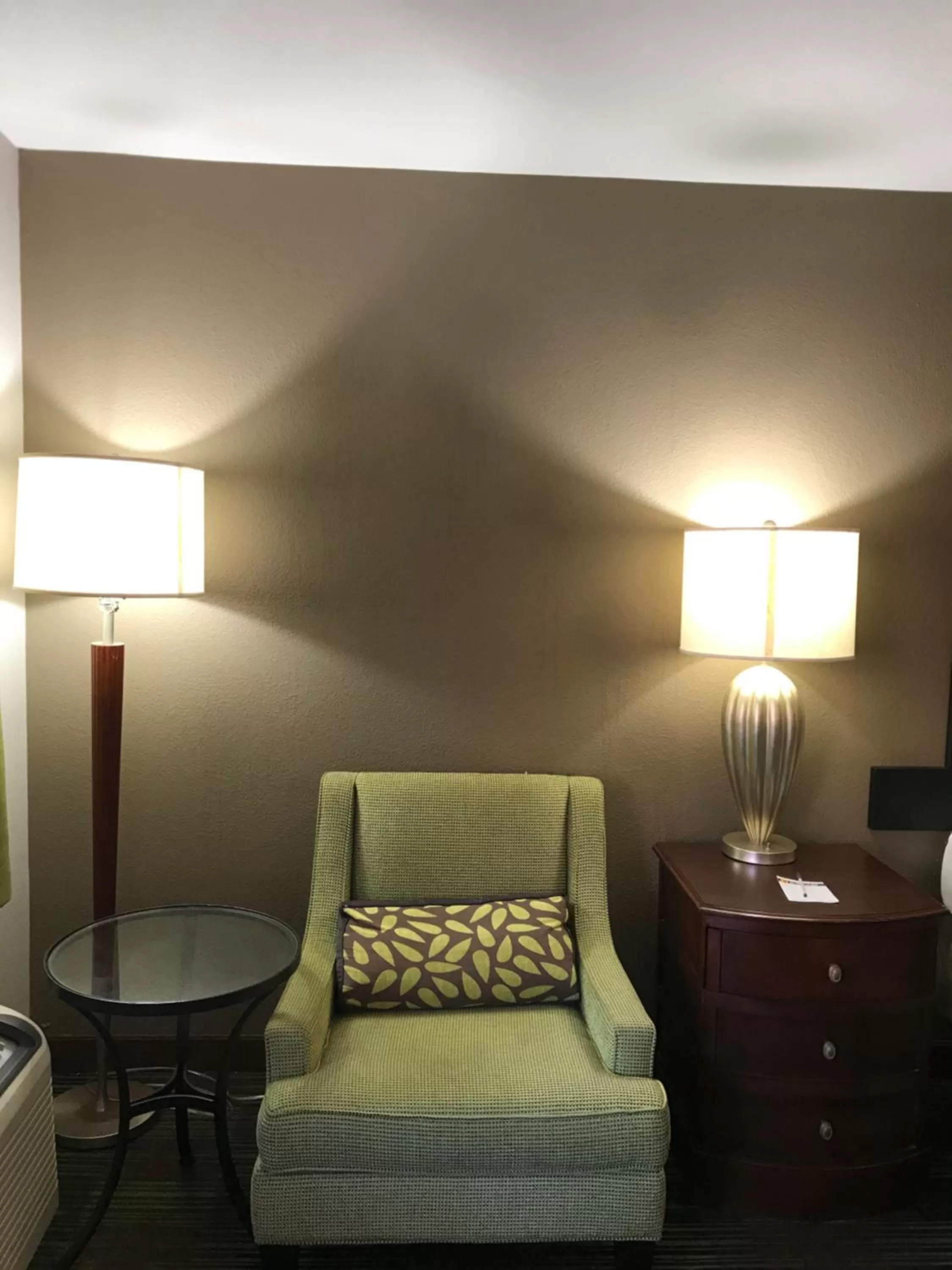 Bedroom in Super 8 by Wyndham Oxford