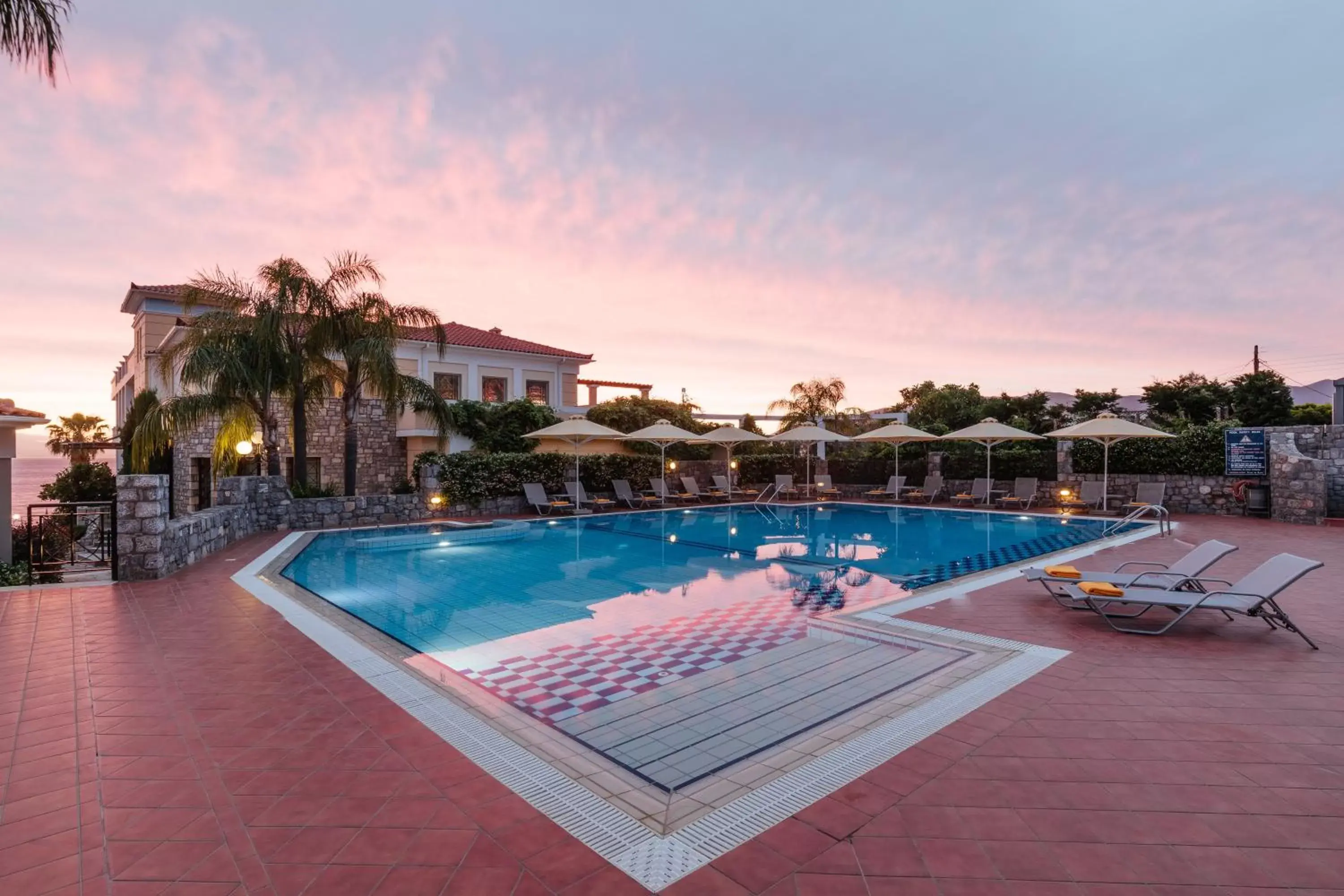 Property building, Swimming Pool in Akti Taygetos - Conference Resort