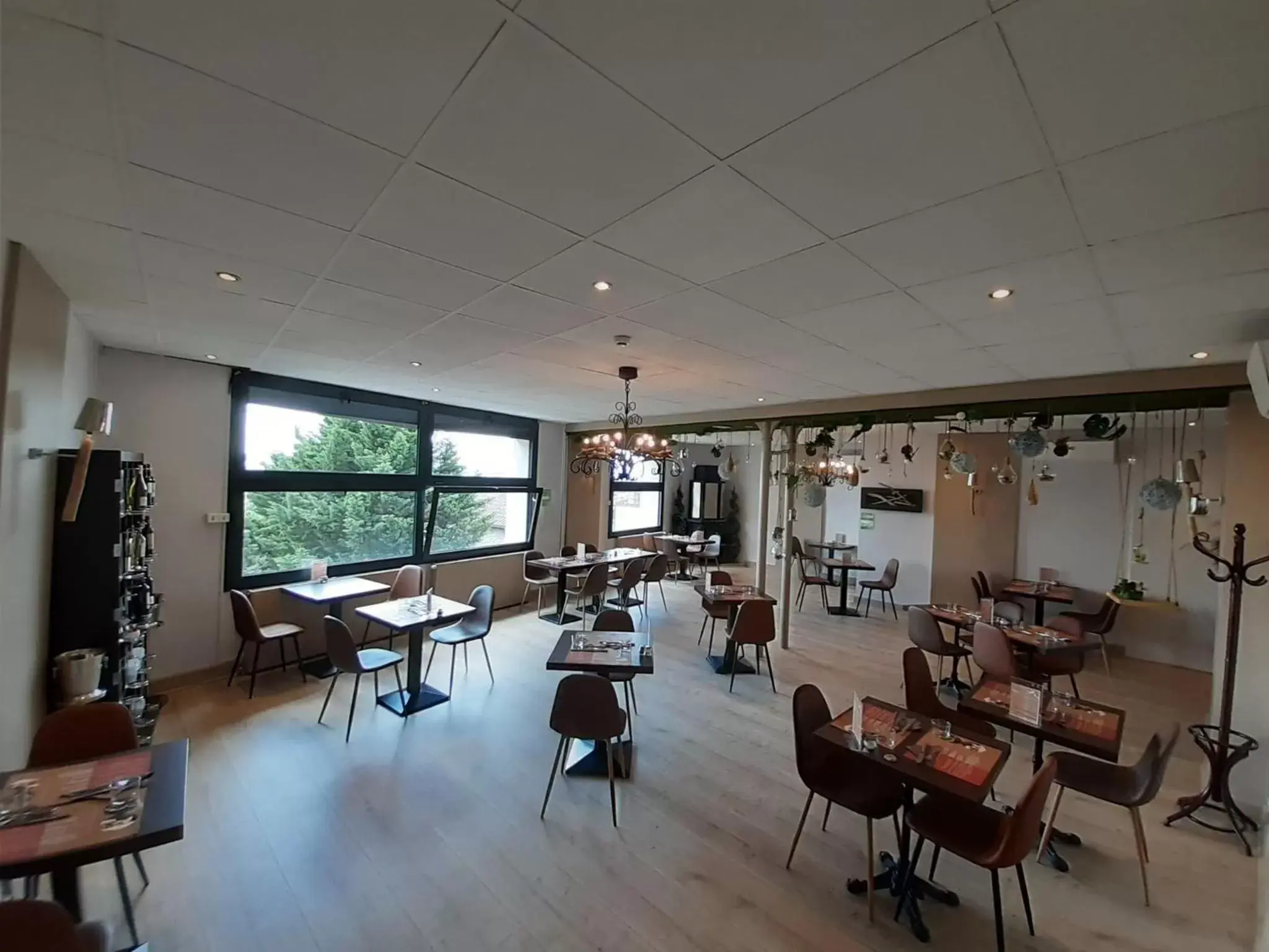 Restaurant/places to eat in Logis Hôtel La Bastide des Oliviers Restaurant/places to eat in Logis Hôtel La Bastide des Oliviers