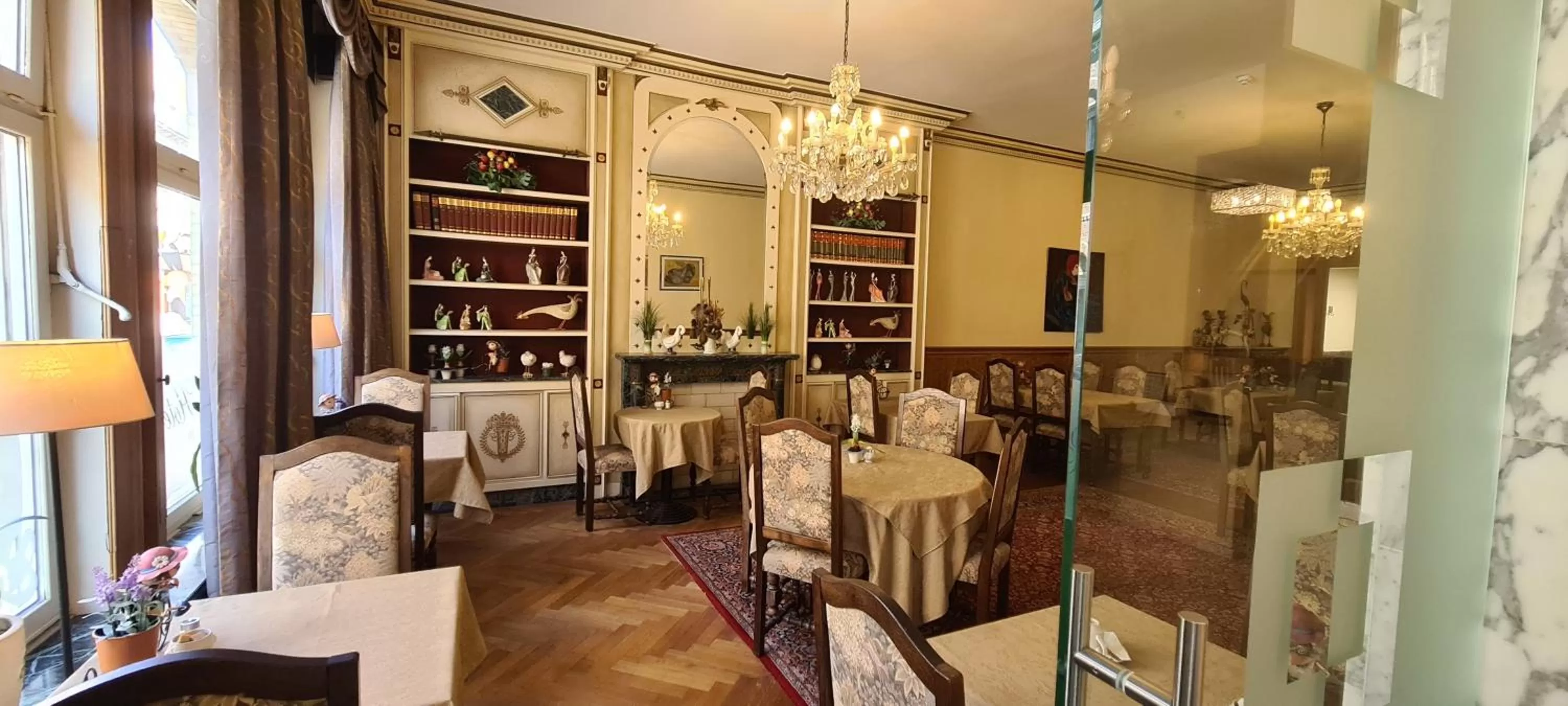 Lounge or bar in Alliance Hotel Ieper Centrum