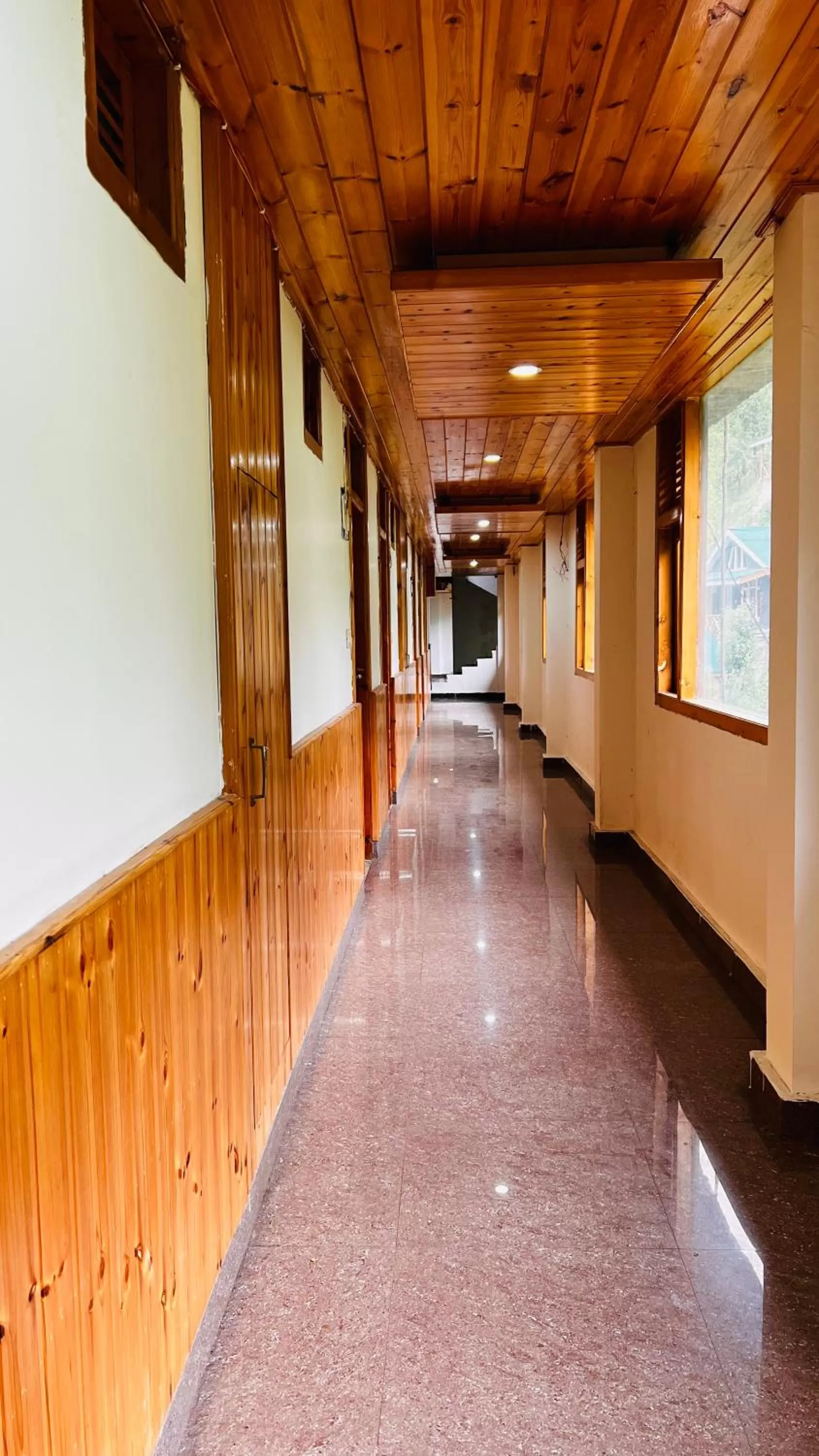 Himalayan Riverside Resort, Manali