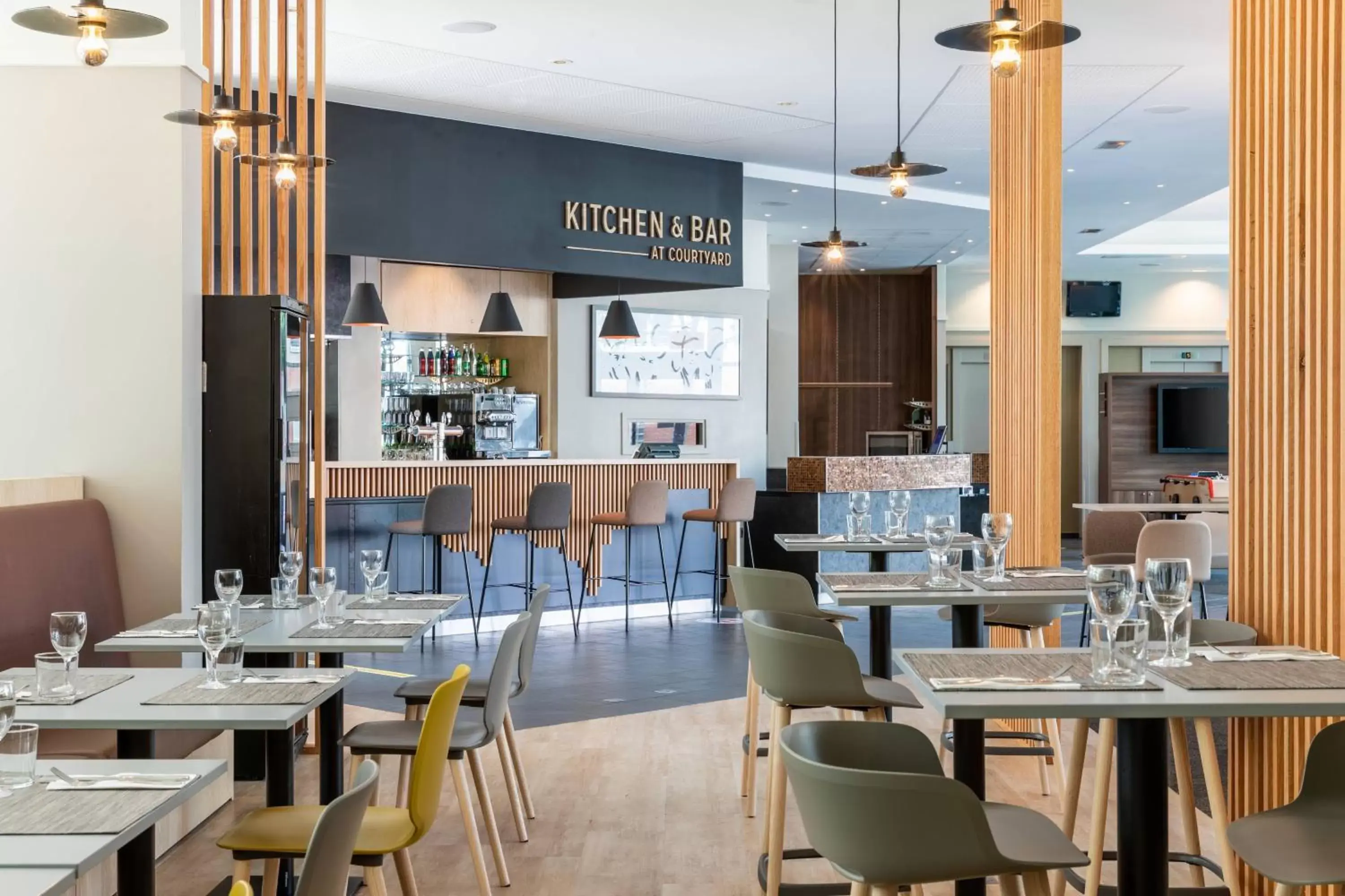 Kitchen or kitchenette, Restaurant/Places to Eat in Courtyard by Marriott Paris Saint Denis