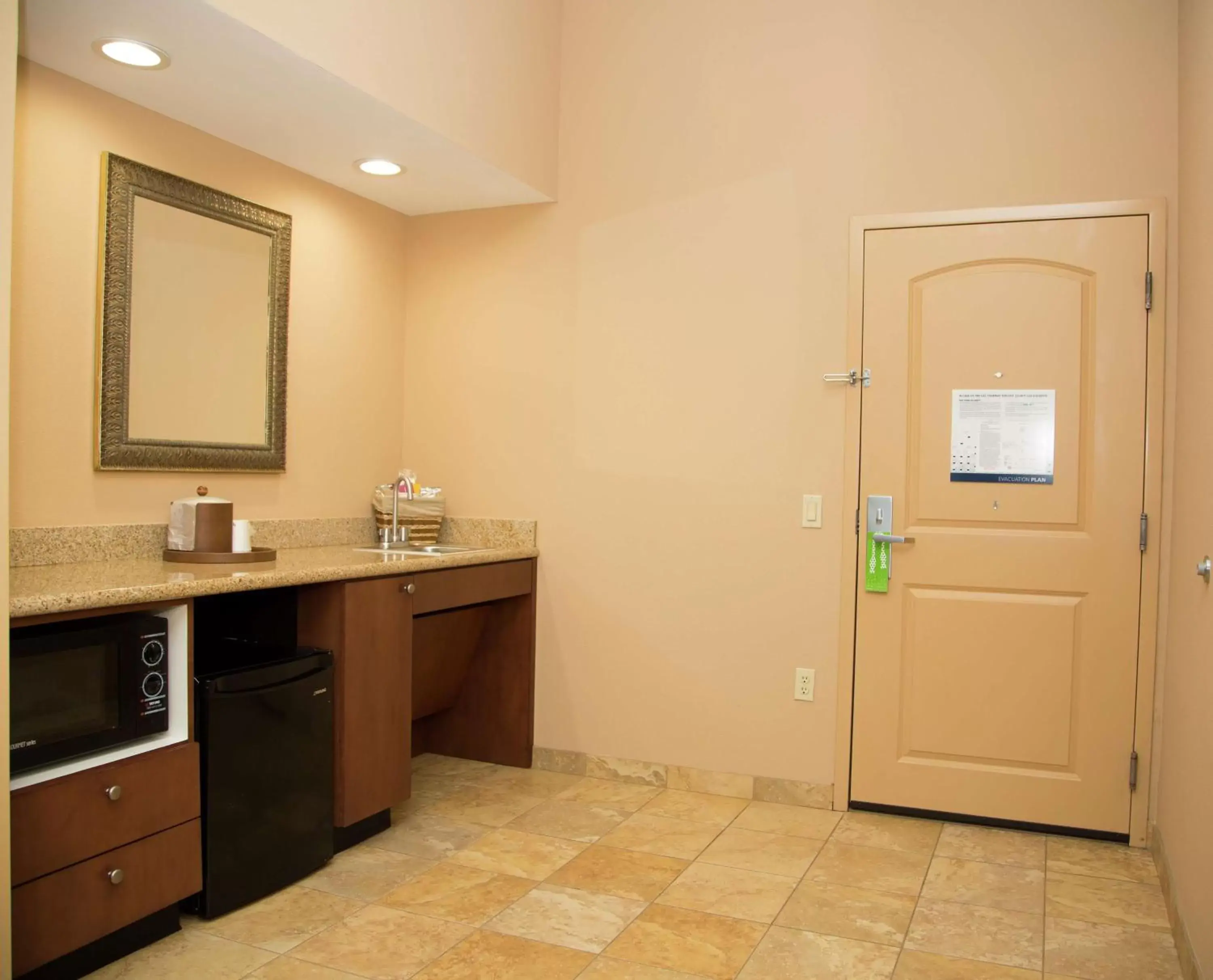 Kitchen or kitchenette, Bathroom in Hampton Inn & Suites Houston Rosenberg