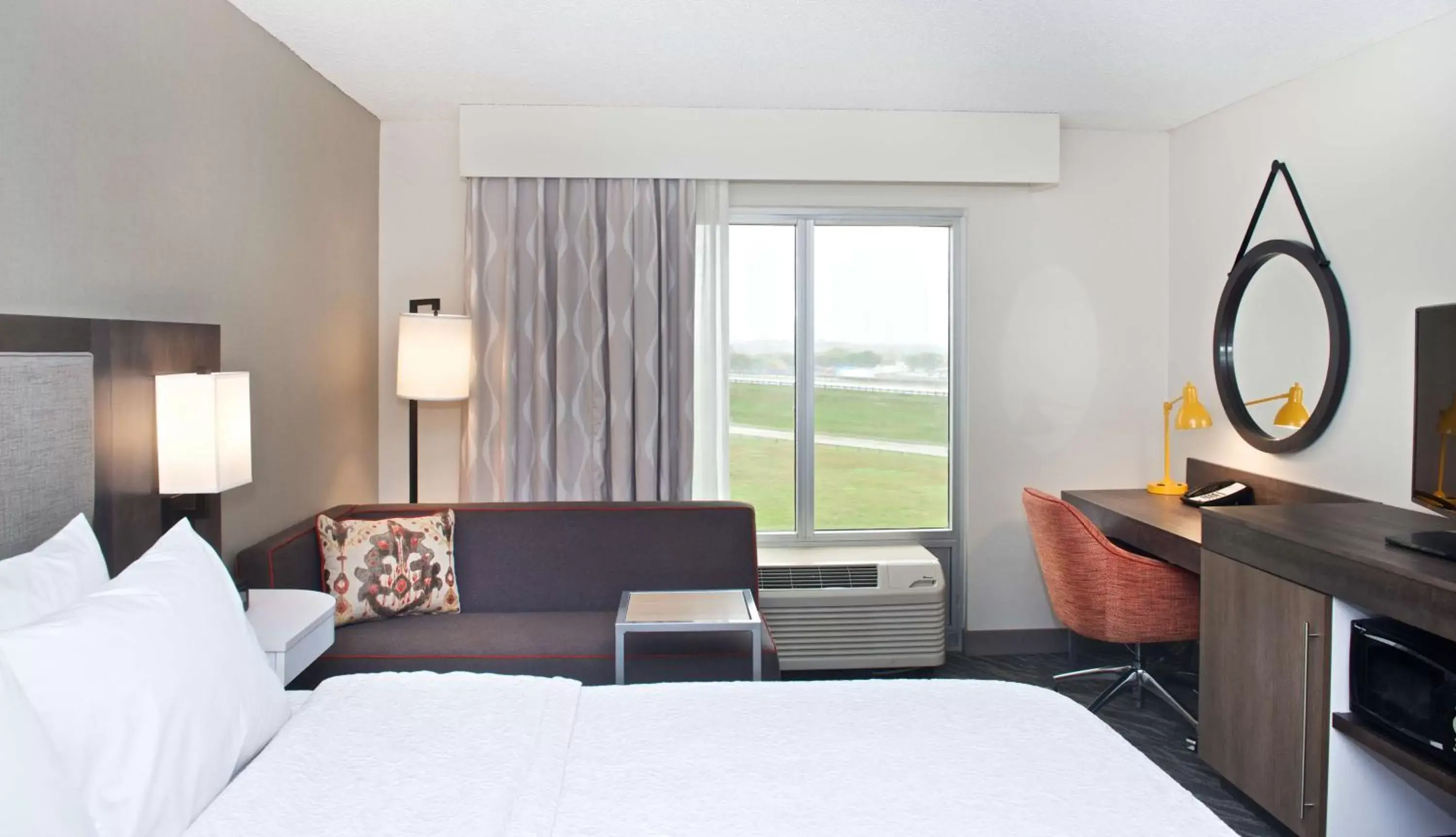 Bedroom, Bed in Hampton Inn & Suites N Ft Worth-Alliance Airport