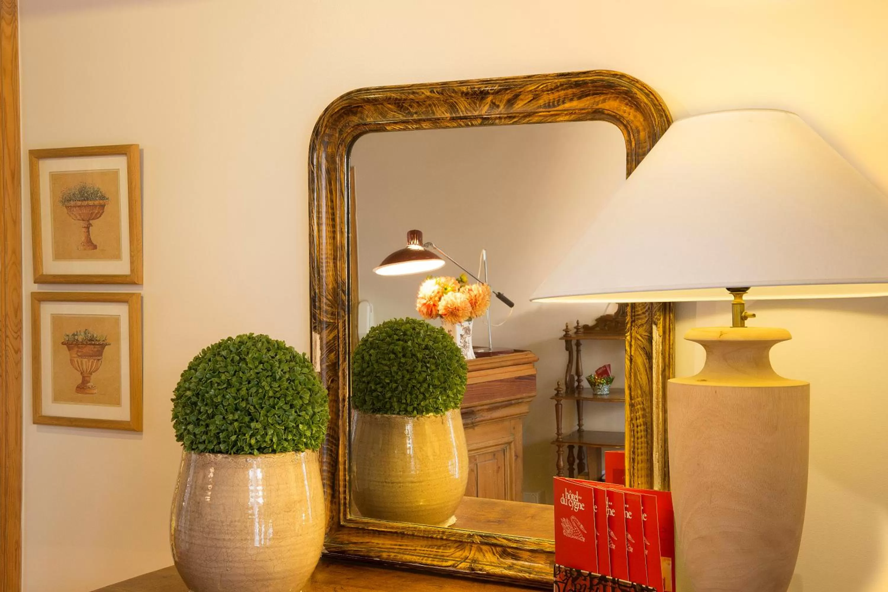 Decorative detail in Hôtel du Cygne Paris