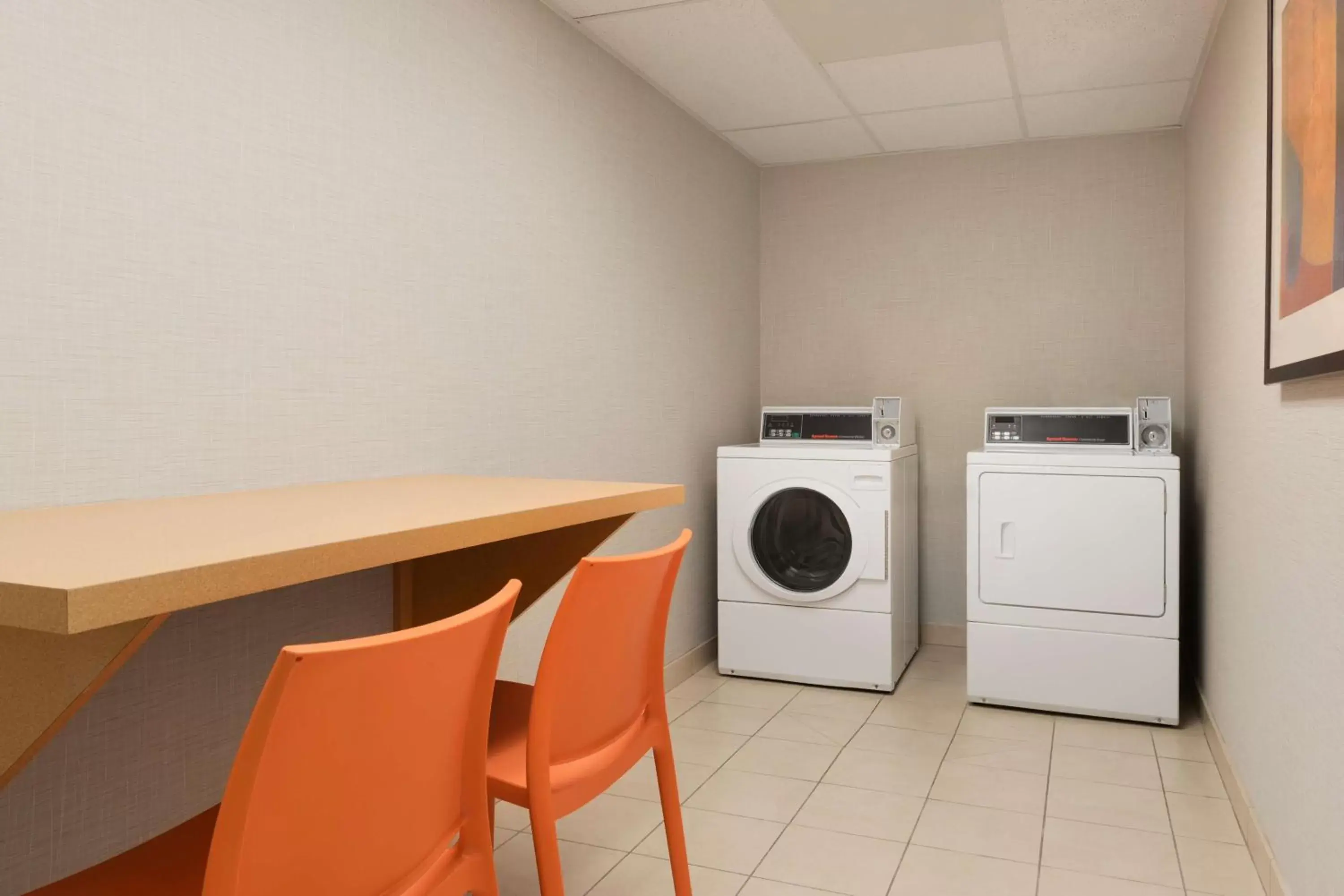 Property building in Homewood Suites by Hilton Madison West Property building in Homewood Suites by Hilton Madison West