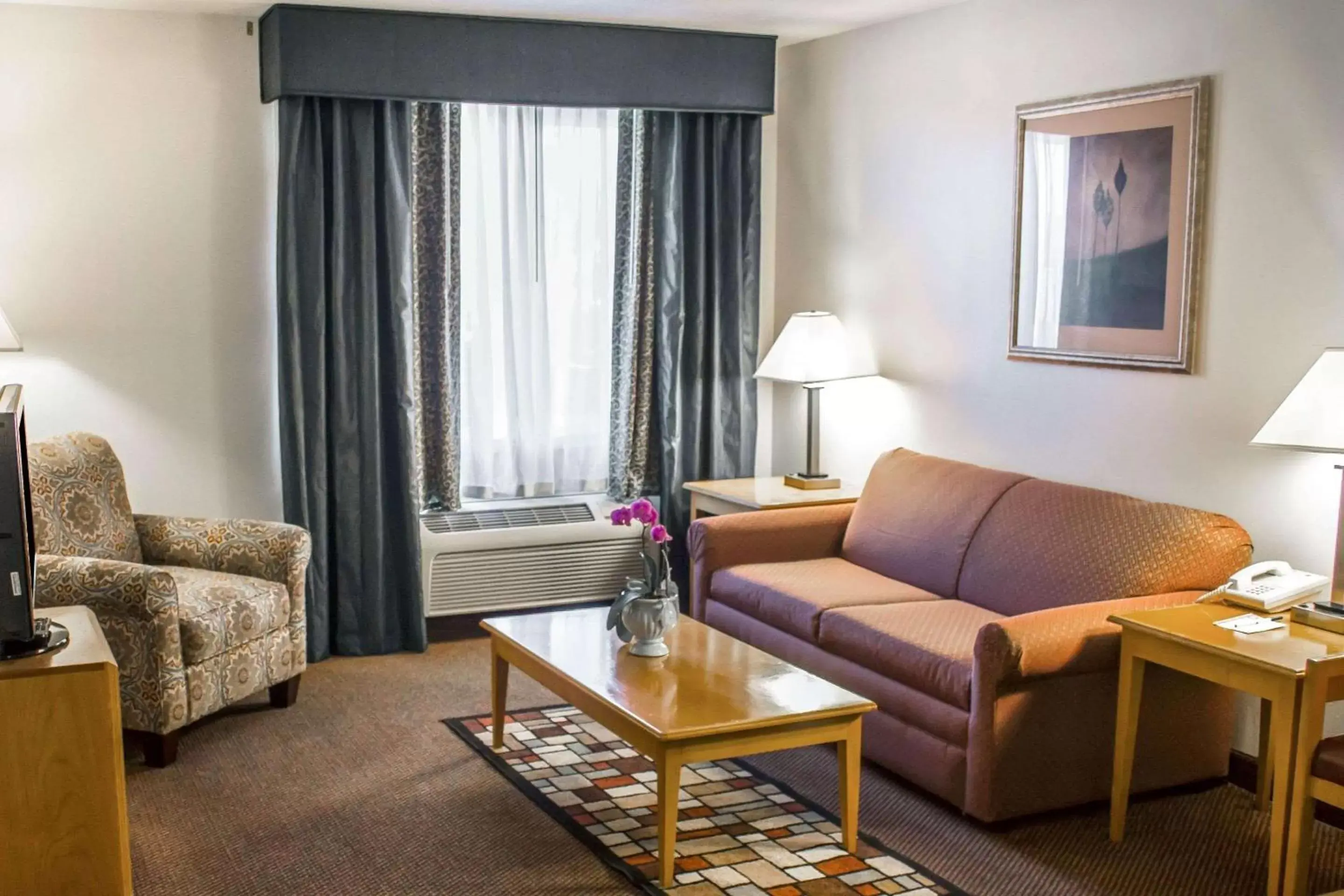 Bedroom, Seating Area in Quality Inn & Suites Longview Kelso